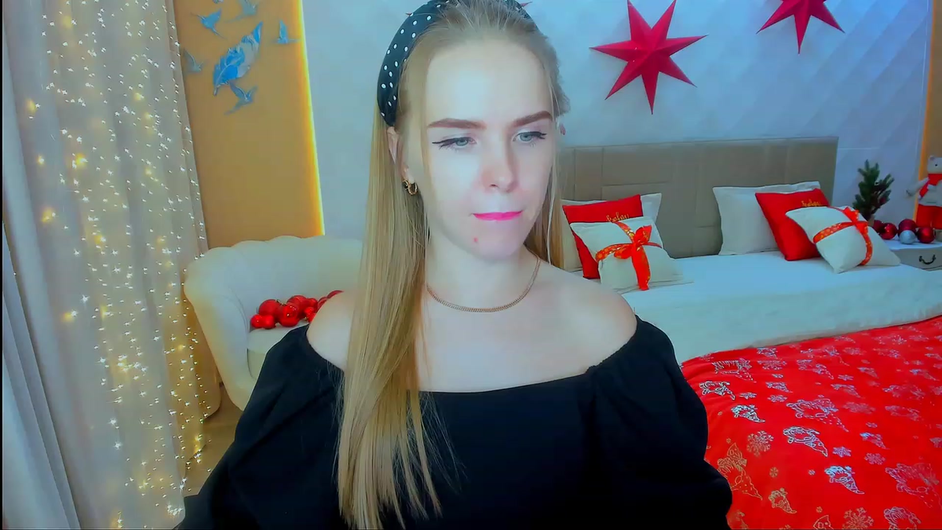 Gallery image thumbnail from ShowMeTheWay's myfreecams stream on, 12/17/2023, 13:46 image 19 of 20
