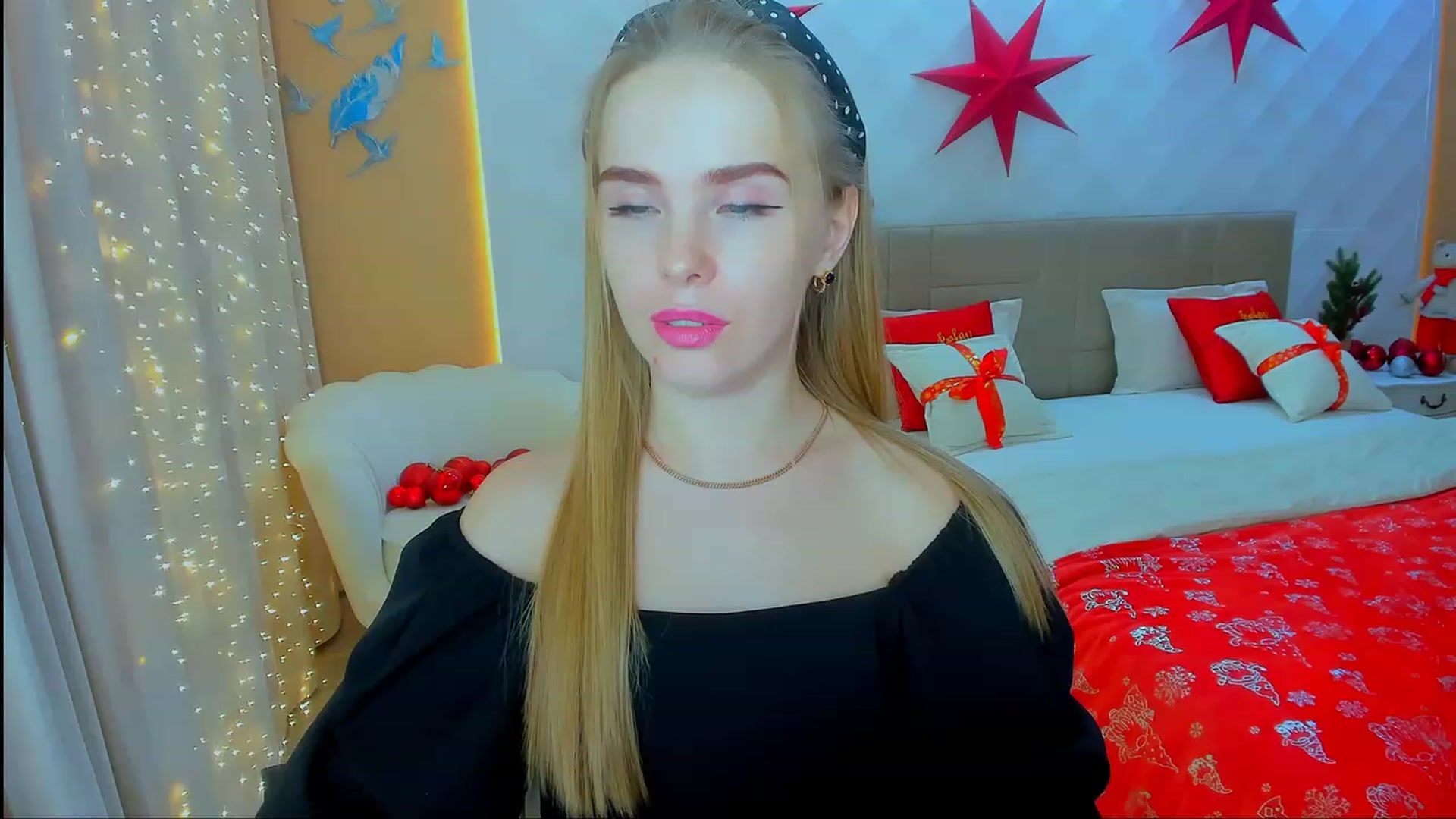 Gallery image thumbnail from ShowMeTheWay's myfreecams stream on, 12/17/2023, 13:46 image 12 of 20