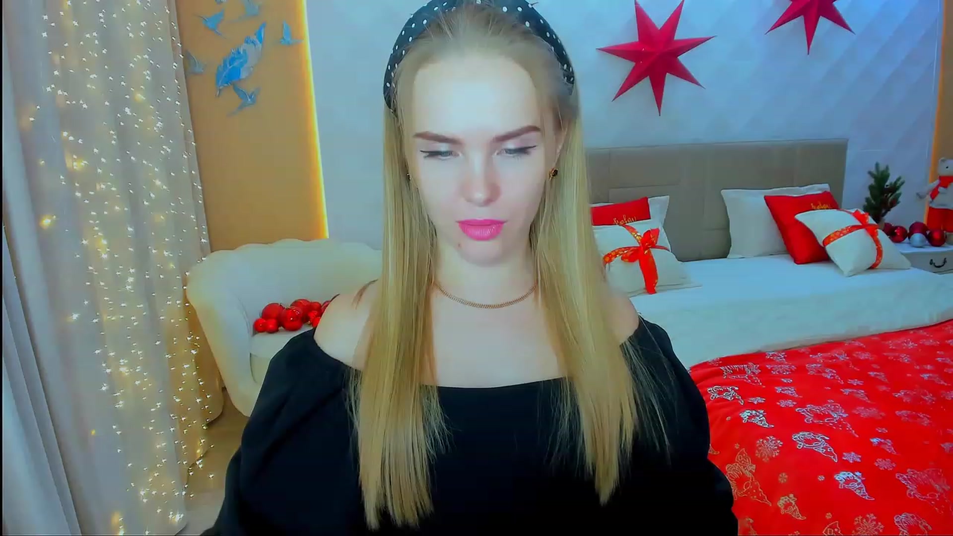 Gallery image thumbnail from ShowMeTheWay's myfreecams stream on, 12/17/2023, 13:46 image 8 of 20