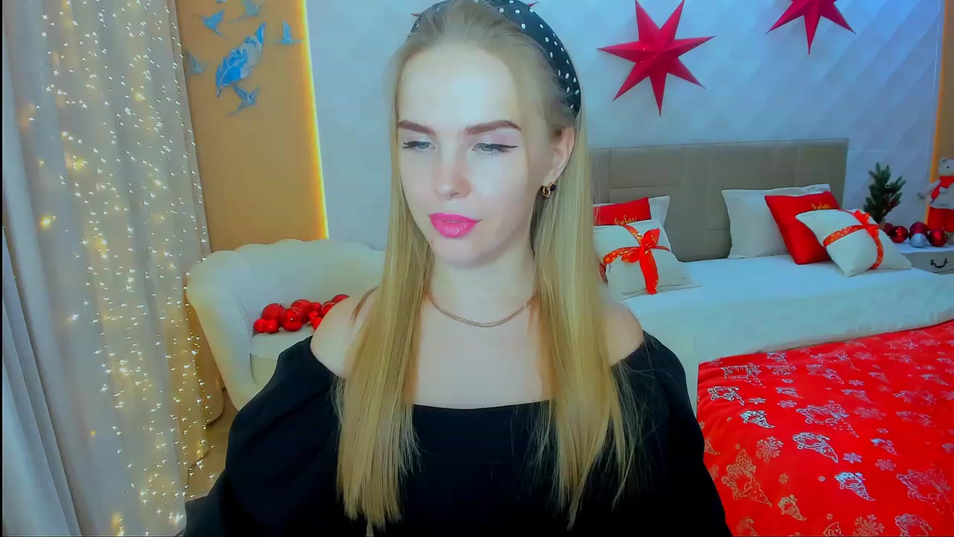 Gallery image thumbnail from ShowMeTheWay's myfreecams stream on, 12/17/2023, 13:46 image 7 of 20