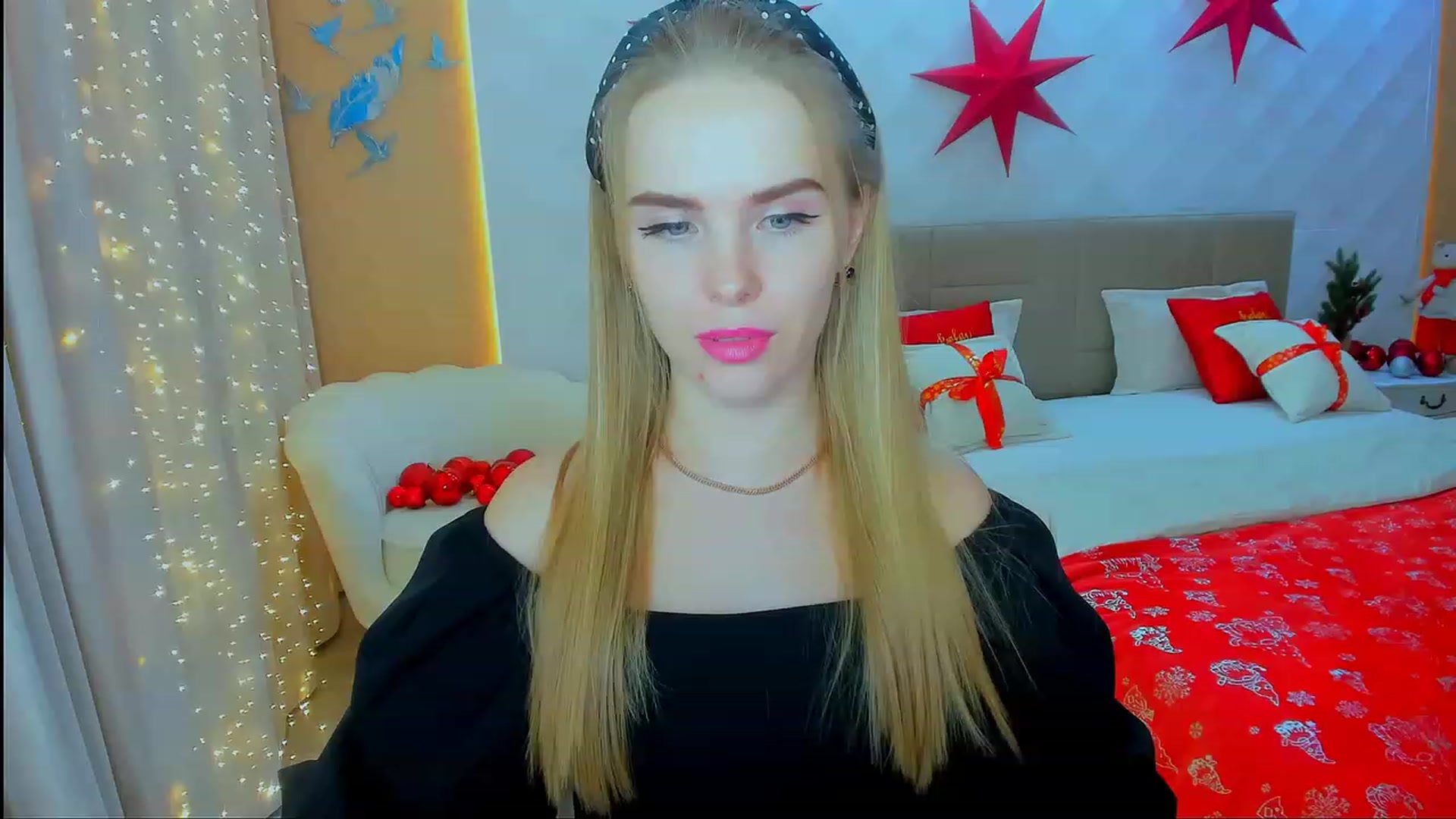 Gallery image thumbnail from ShowMeTheWay's myfreecams stream on, 12/17/2023, 13:46 image 5 of 20