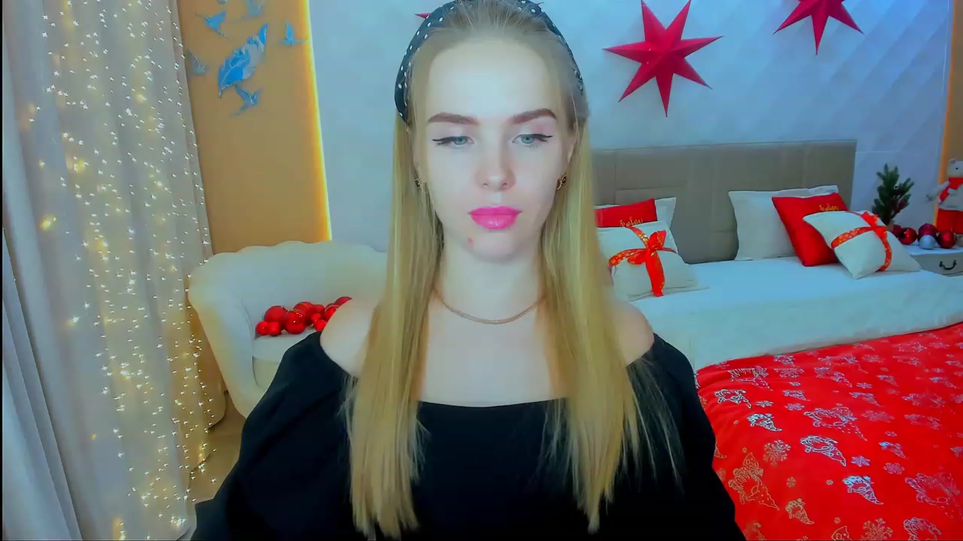 Gallery image thumbnail from ShowMeTheWay's myfreecams stream on, 12/17/2023, 13:46 image 3 of 20