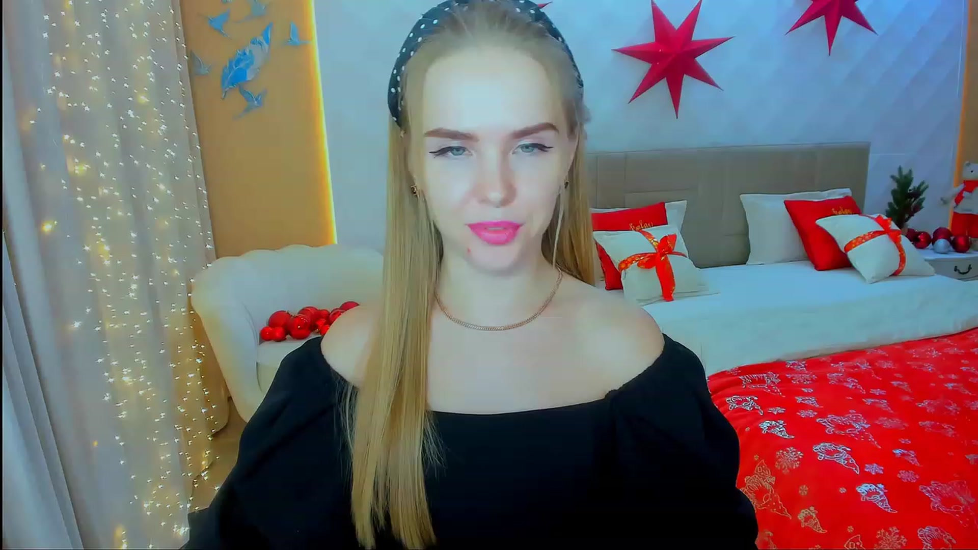 Gallery image thumbnail from ShowMeTheWay's myfreecams stream on, 12/17/2023, 13:46 image 17 of 20
