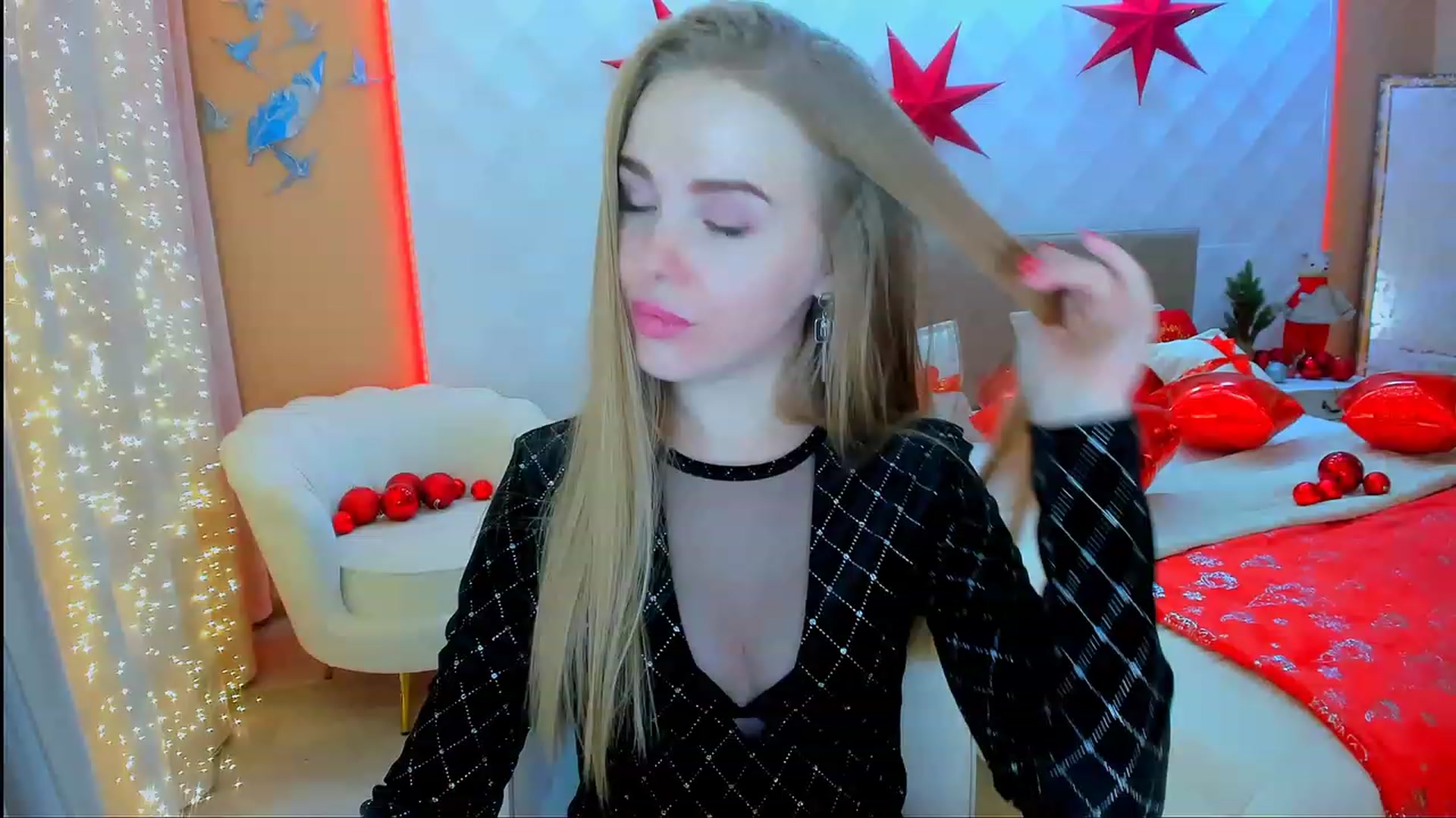 Gallery image thumbnail from ShowMeTheWay's myfreecams stream on, 12/24/2023, 10:58 image 1 of 20