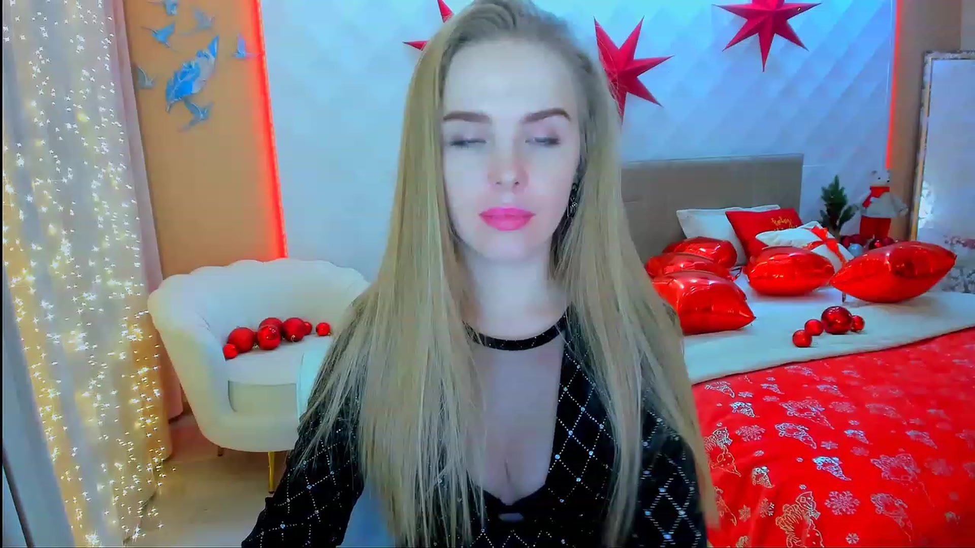 Gallery image thumbnail from ShowMeTheWay's myfreecams stream on, 12/24/2023, 13:31 image 15 of 20