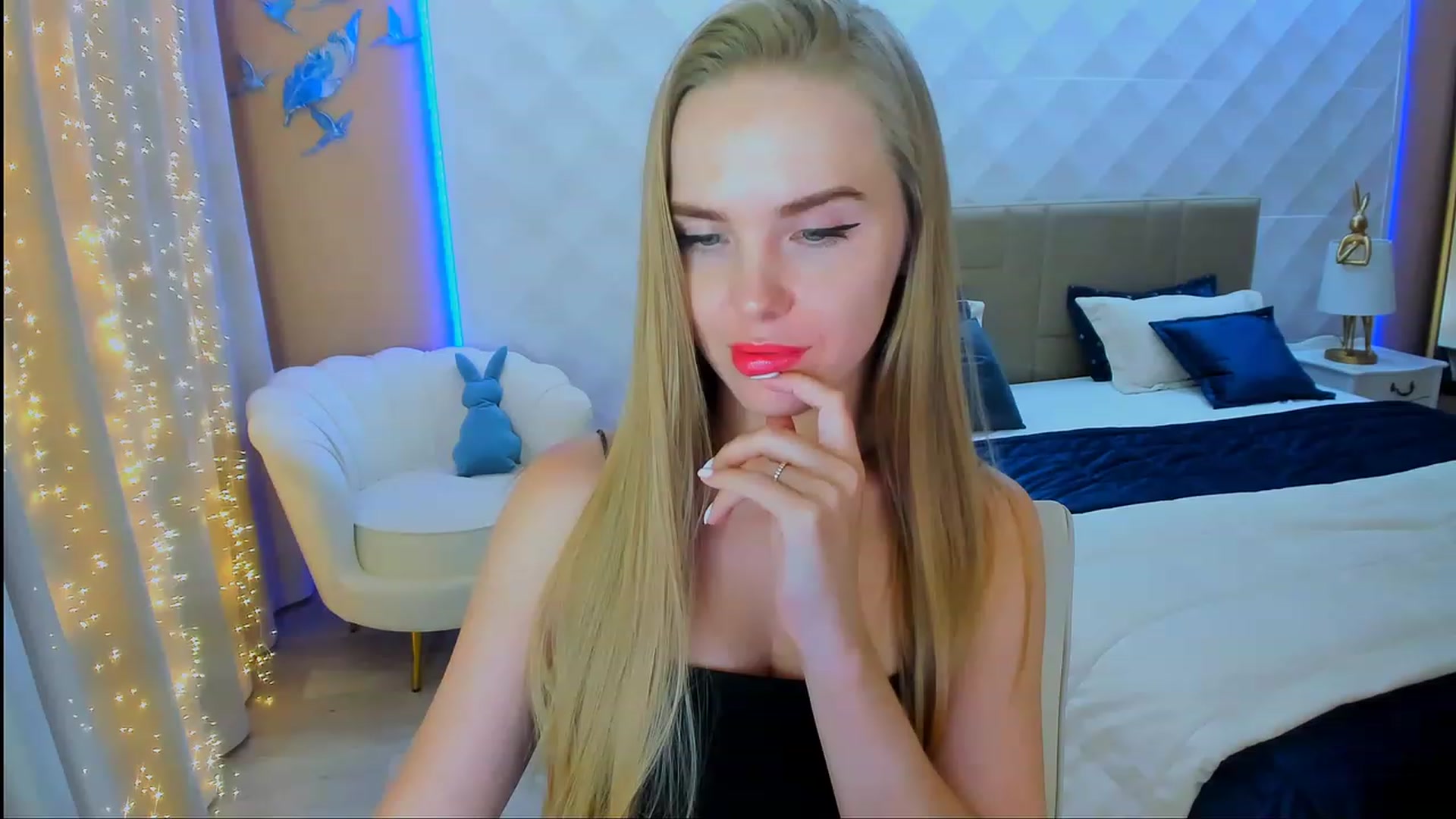 Gallery image thumbnail from ShowMeTheWay's myfreecams stream on, 01/29/2024, 13:47 image 13 of 20