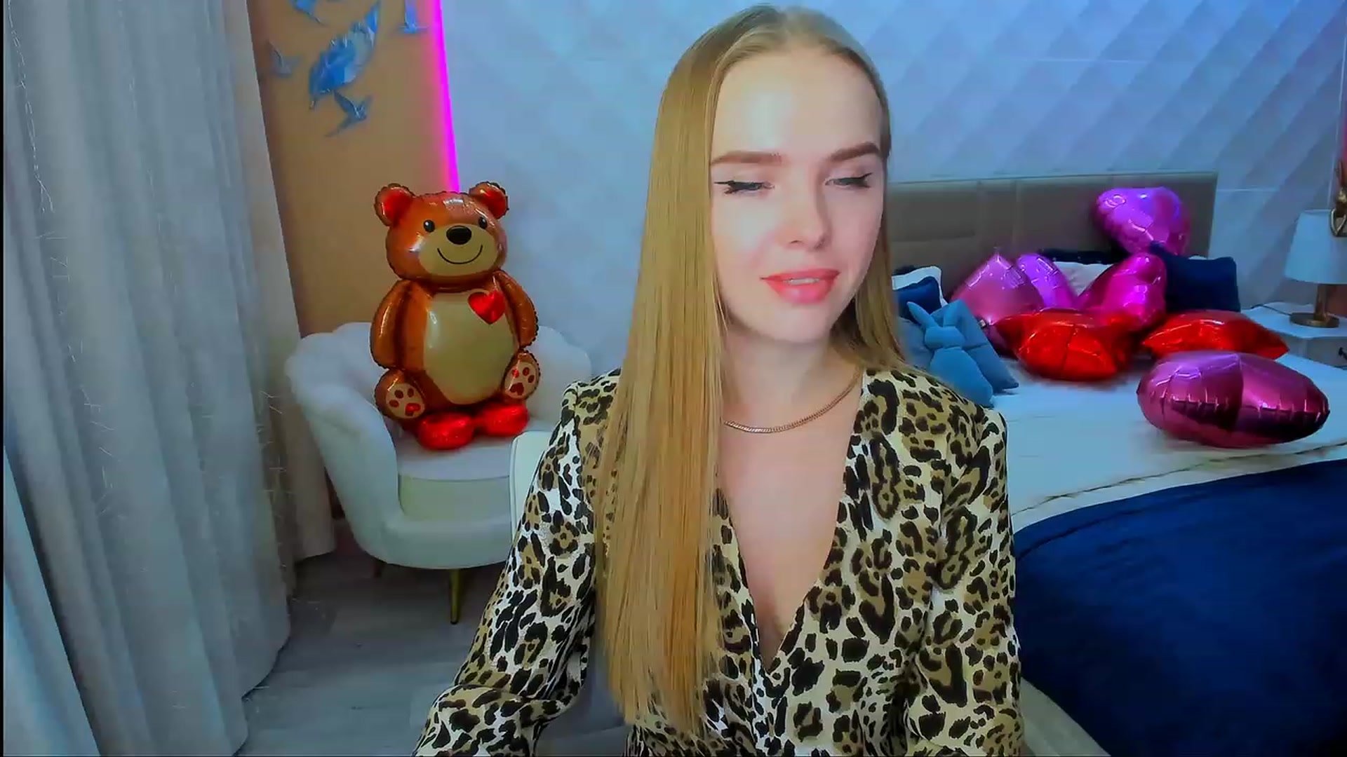 Gallery image thumbnail from ShowMeTheWay's myfreecams stream on, 02/21/2024, 13:46 image 1 of 20