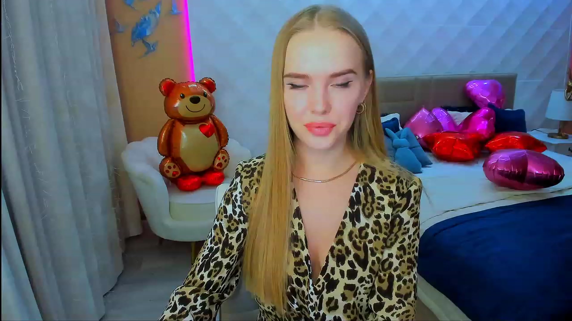 Gallery image thumbnail from ShowMeTheWay's myfreecams stream on, 02/21/2024, 13:46 image 15 of 20