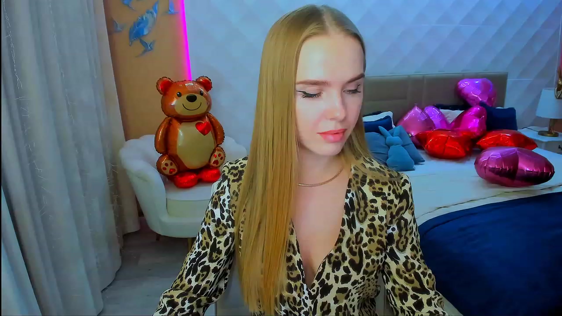 Gallery image thumbnail from ShowMeTheWay's myfreecams stream on, 02/21/2024, 13:46 image 13 of 20