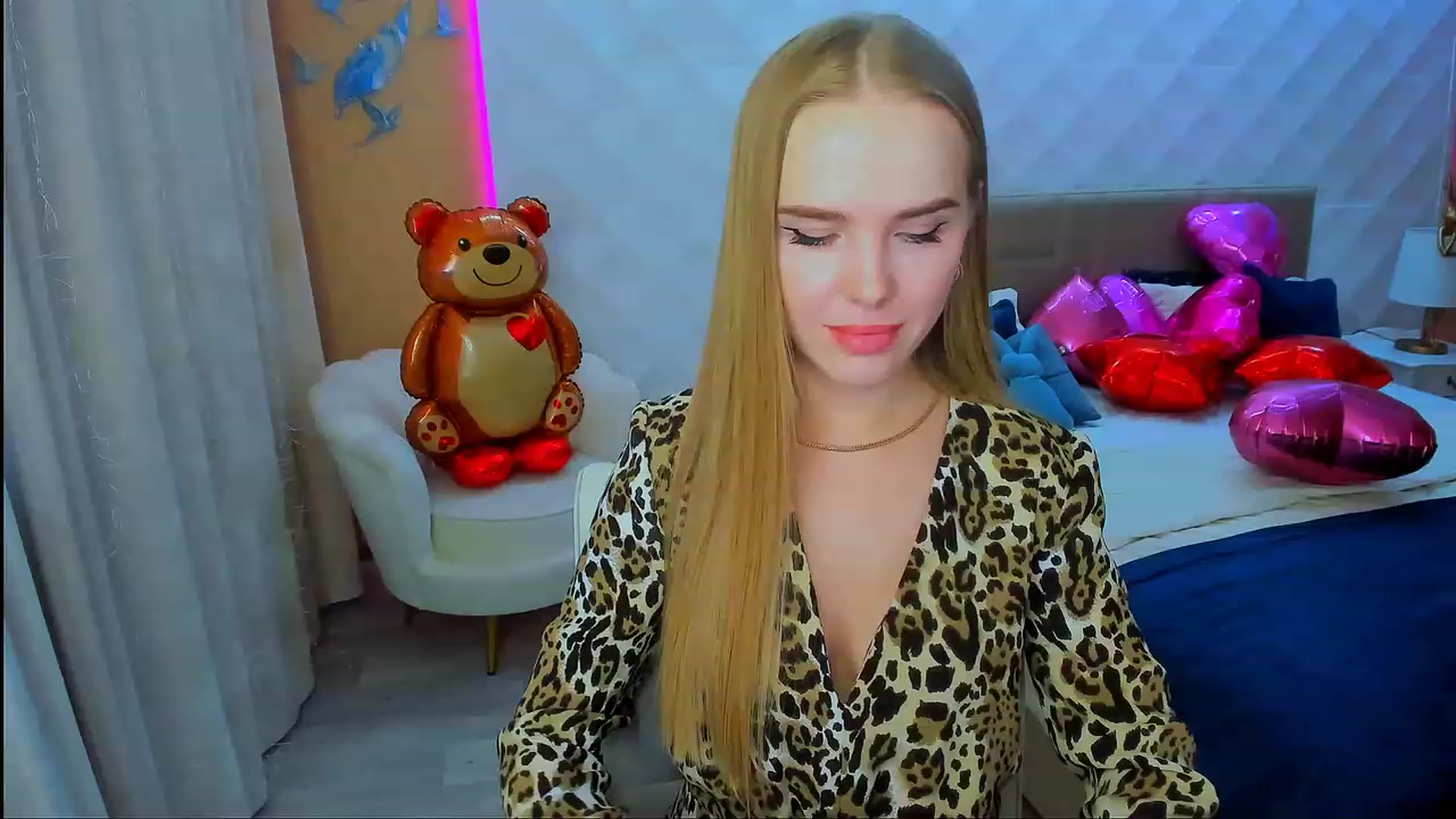 Gallery image thumbnail from ShowMeTheWay's myfreecams stream on, 02/21/2024, 13:46 image 4 of 20