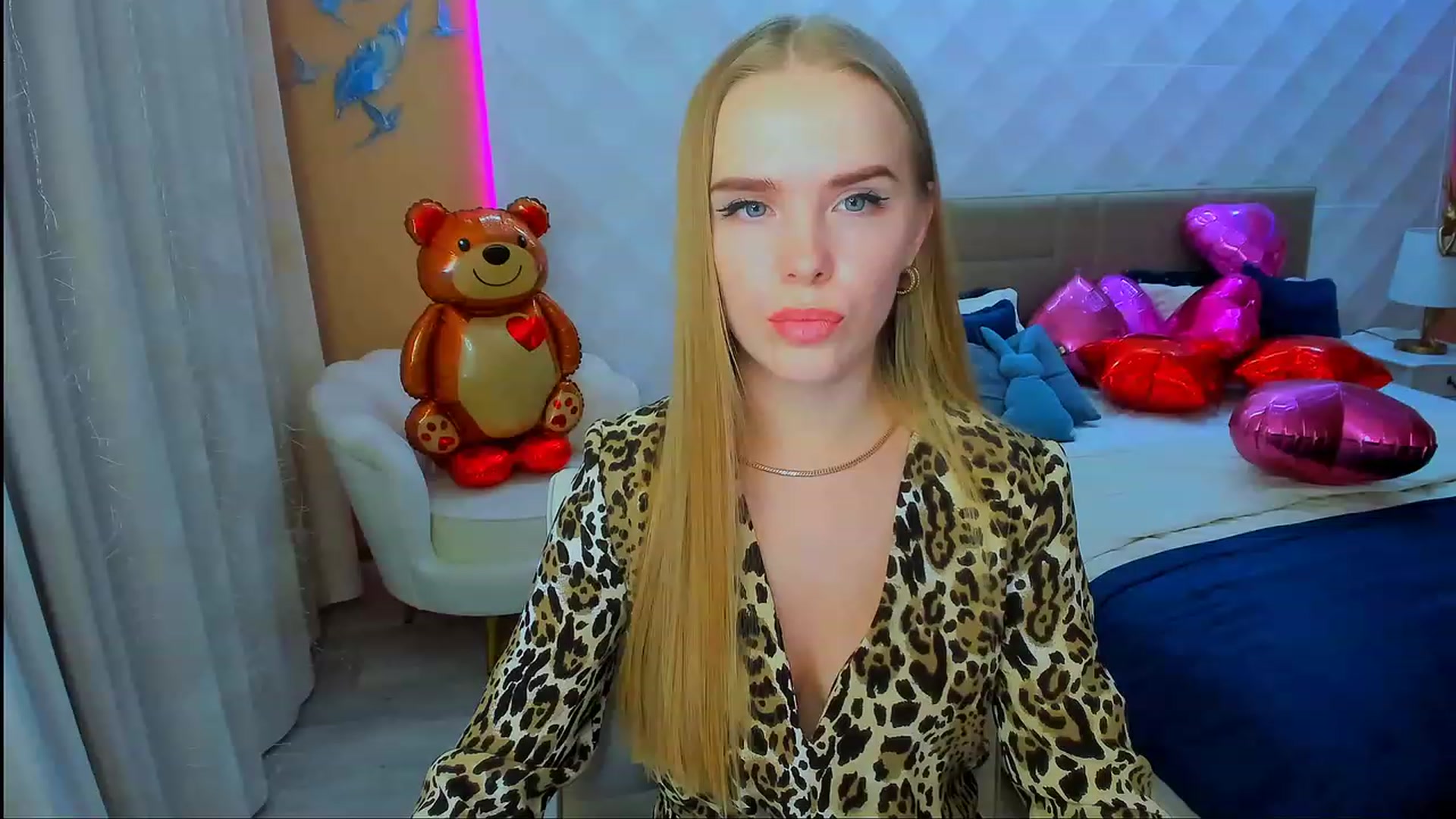 Gallery image thumbnail from ShowMeTheWay's myfreecams stream on, 02/21/2024, 13:46 image 17 of 20