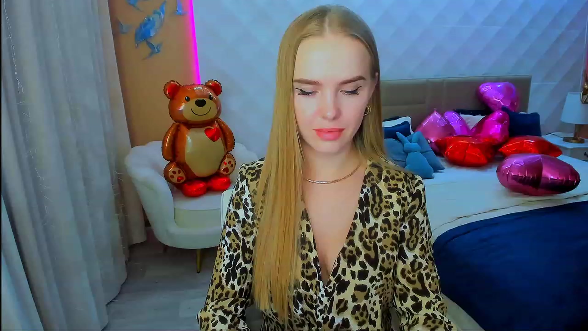 Gallery image thumbnail from ShowMeTheWay's myfreecams stream on, 02/21/2024, 13:46 image 10 of 20