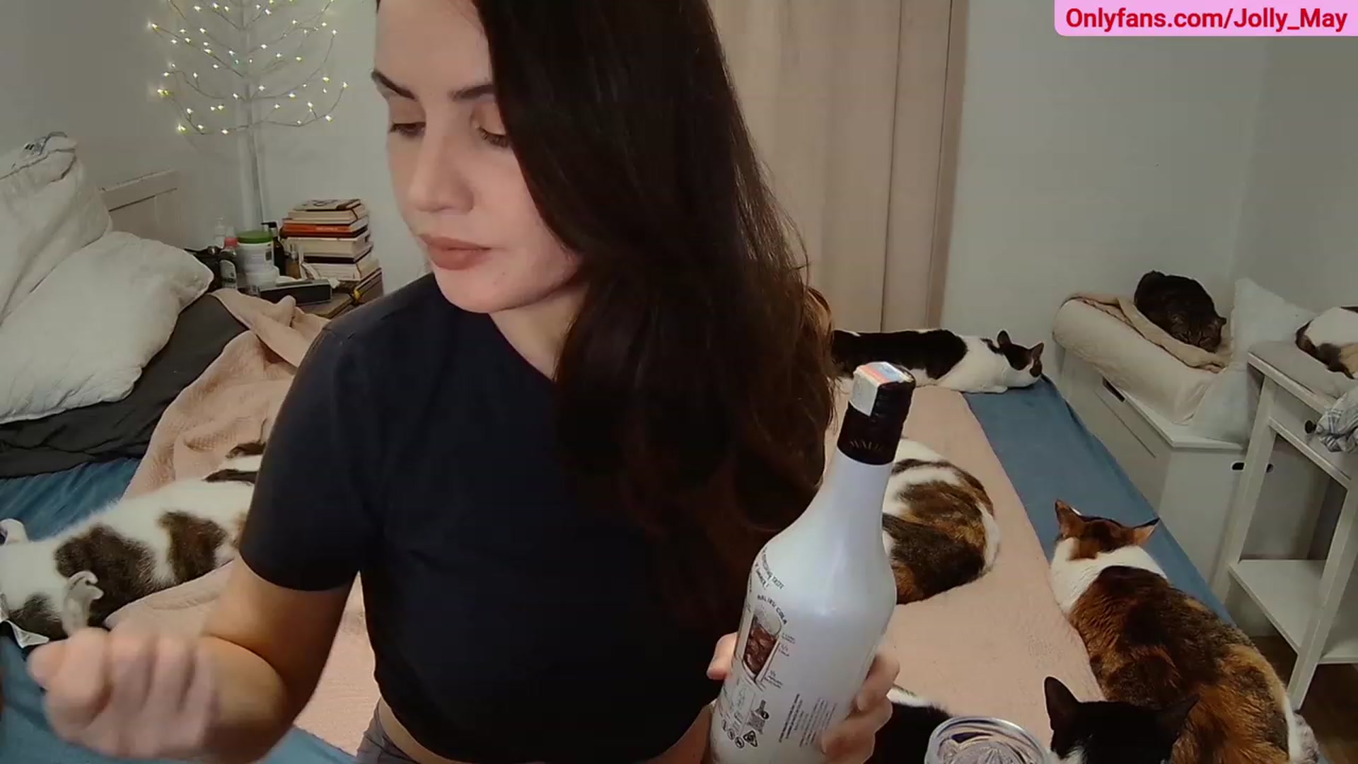 Gallery image thumbnail from ShyAngie's myfreecams stream on, 06/14/2023, 02:38 image 1 of 20