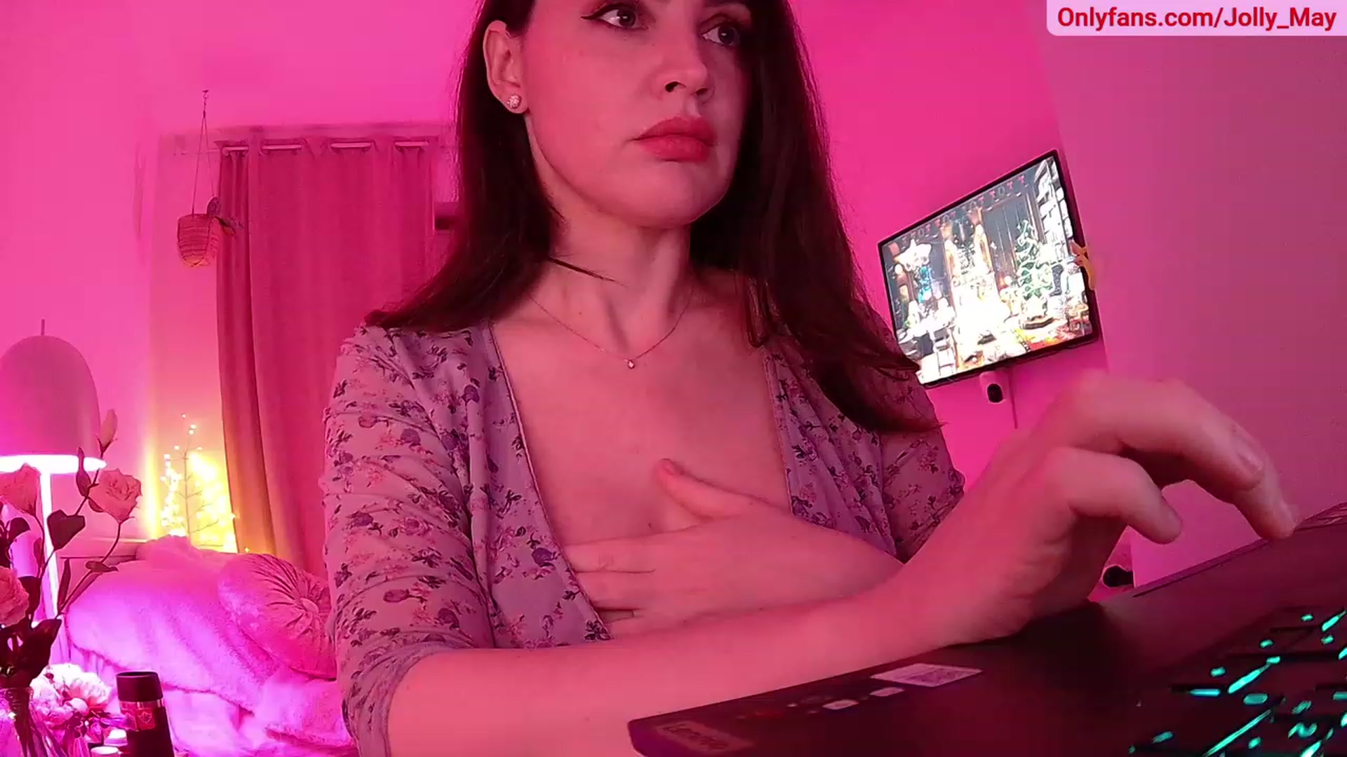 Gallery image thumbnail from ShyAngie's myfreecams stream on, 11/27/2023, 24:01 image 6 of 20