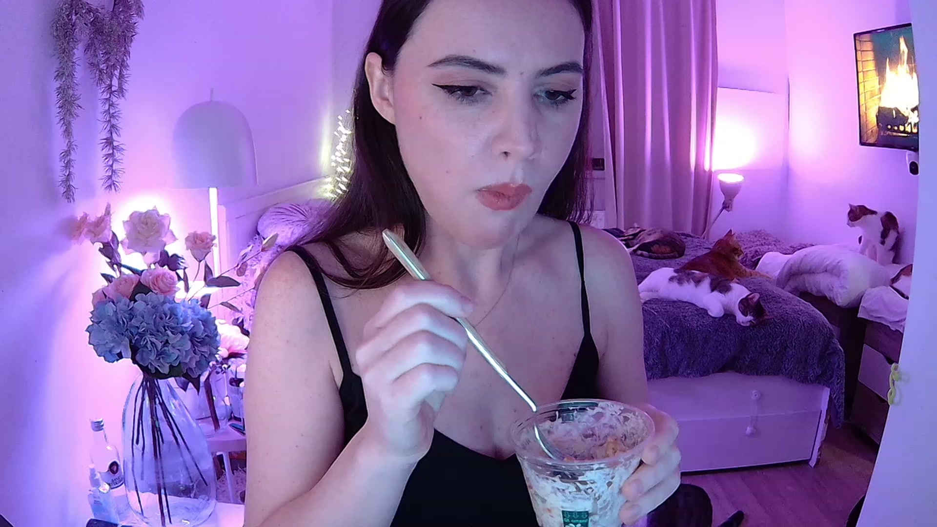 Gallery image thumbnail from ShyAngie's myfreecams stream on, 11/30/2023, 24:32 image 15 of 20