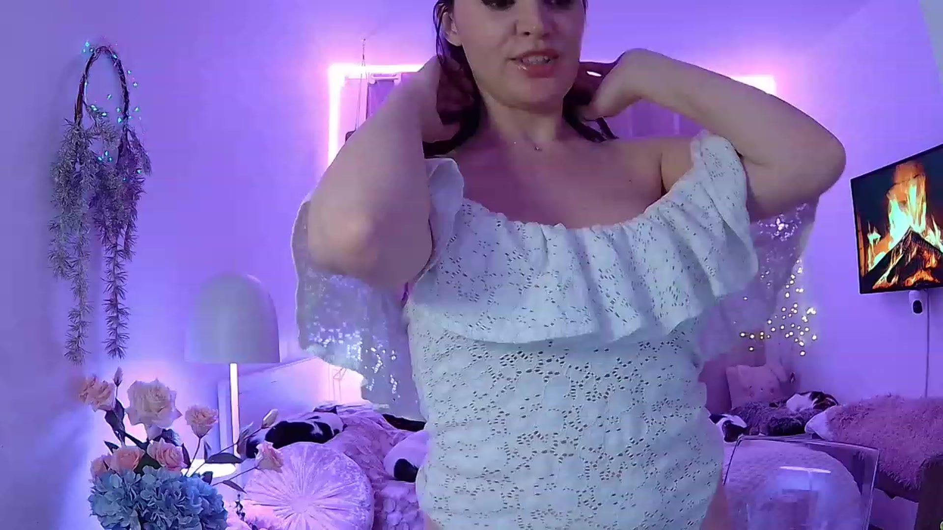 Gallery image thumbnail from ShyAngie's myfreecams stream on, 12/07/2023, 01:42 image 15 of 20