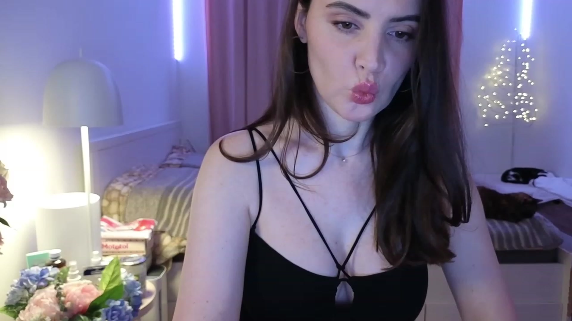 Gallery image thumbnail from ShyAngie's myfreecams stream on, 02/04/2024, 01:16 image 16 of 20