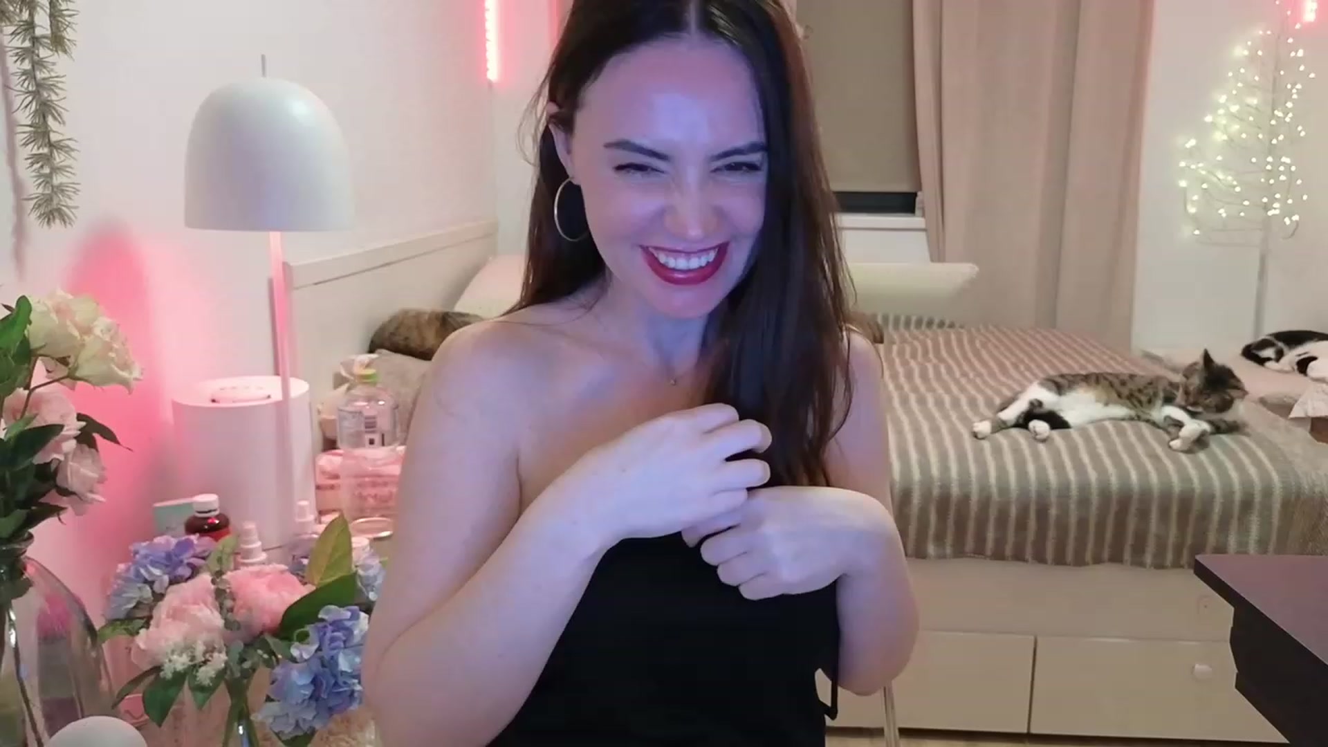 Gallery image thumbnail from ShyAngie's myfreecams stream on, 02/05/2024, 01:46 image 18 of 20
