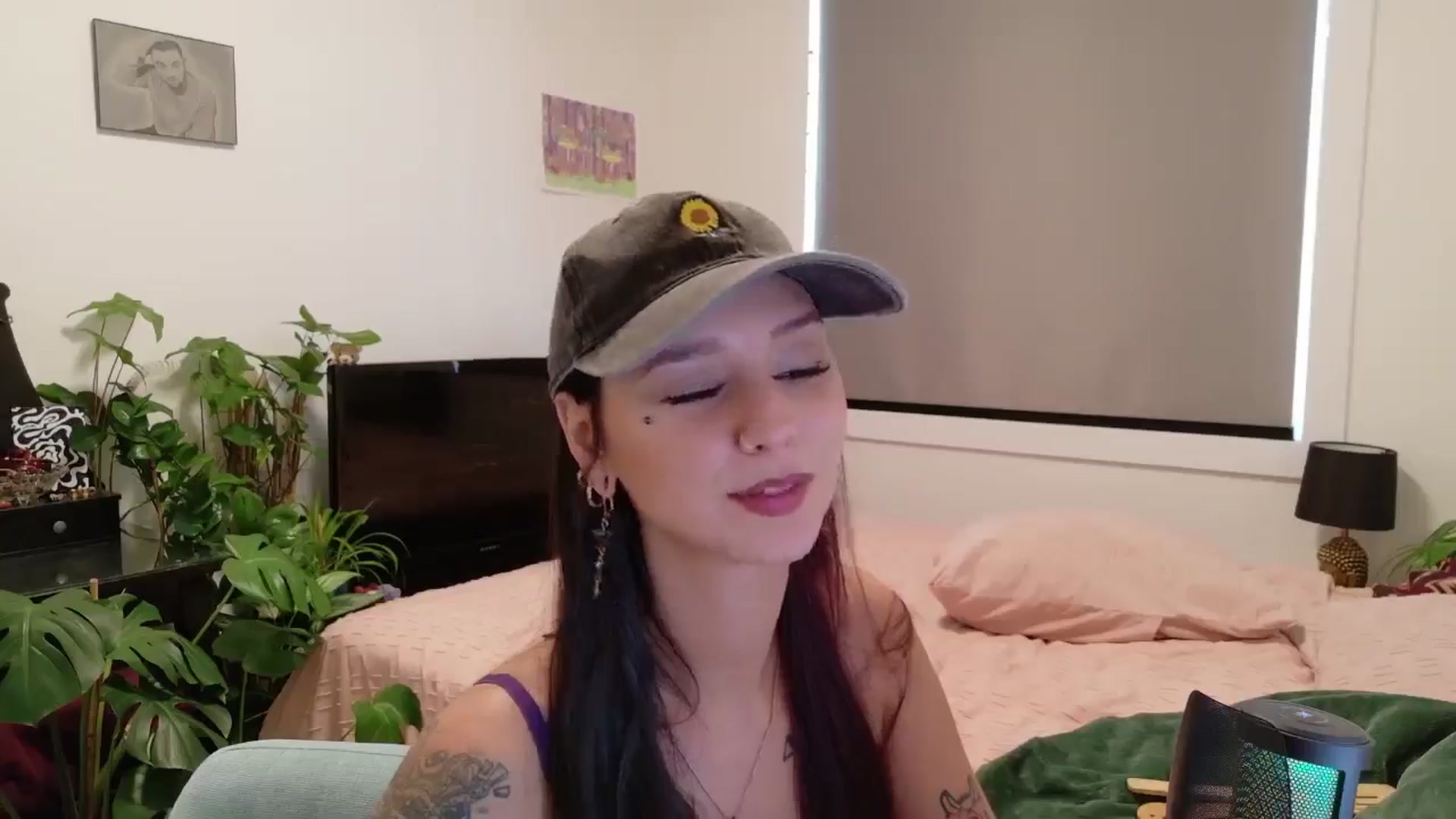 Gallery image thumbnail from ShyBabyy's myfreecams stream on, 09/05/2025, 17:44 image 10 of 20