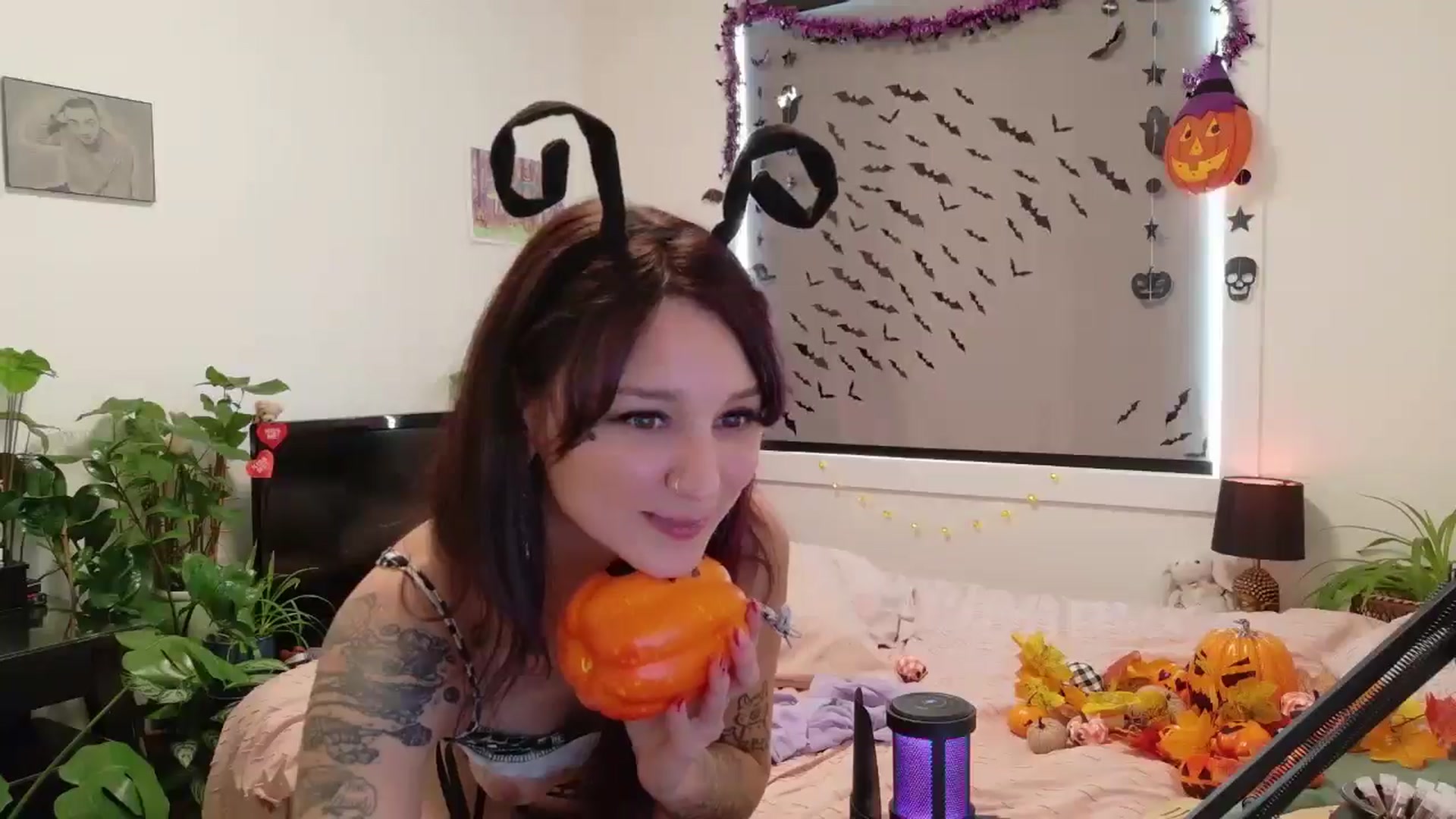 Gallery image thumbnail from ShyBabyy's myfreecams stream on, 10/16/2025, 22:21 image 14 of 20
