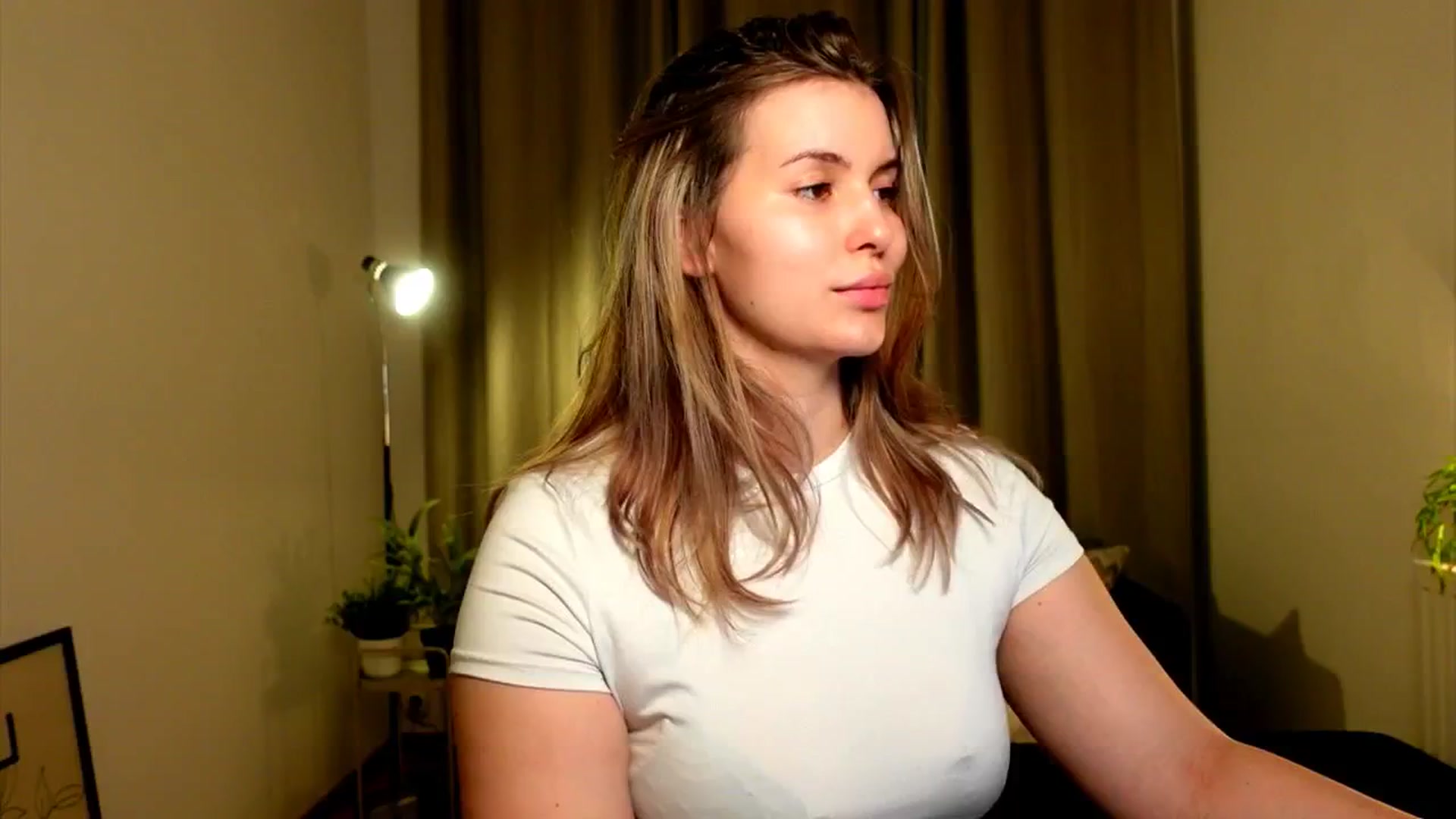 Gallery image thumbnail from ShyHotNerd's myfreecams stream on, 11/19/2024, 17:17 image 16 of 20
