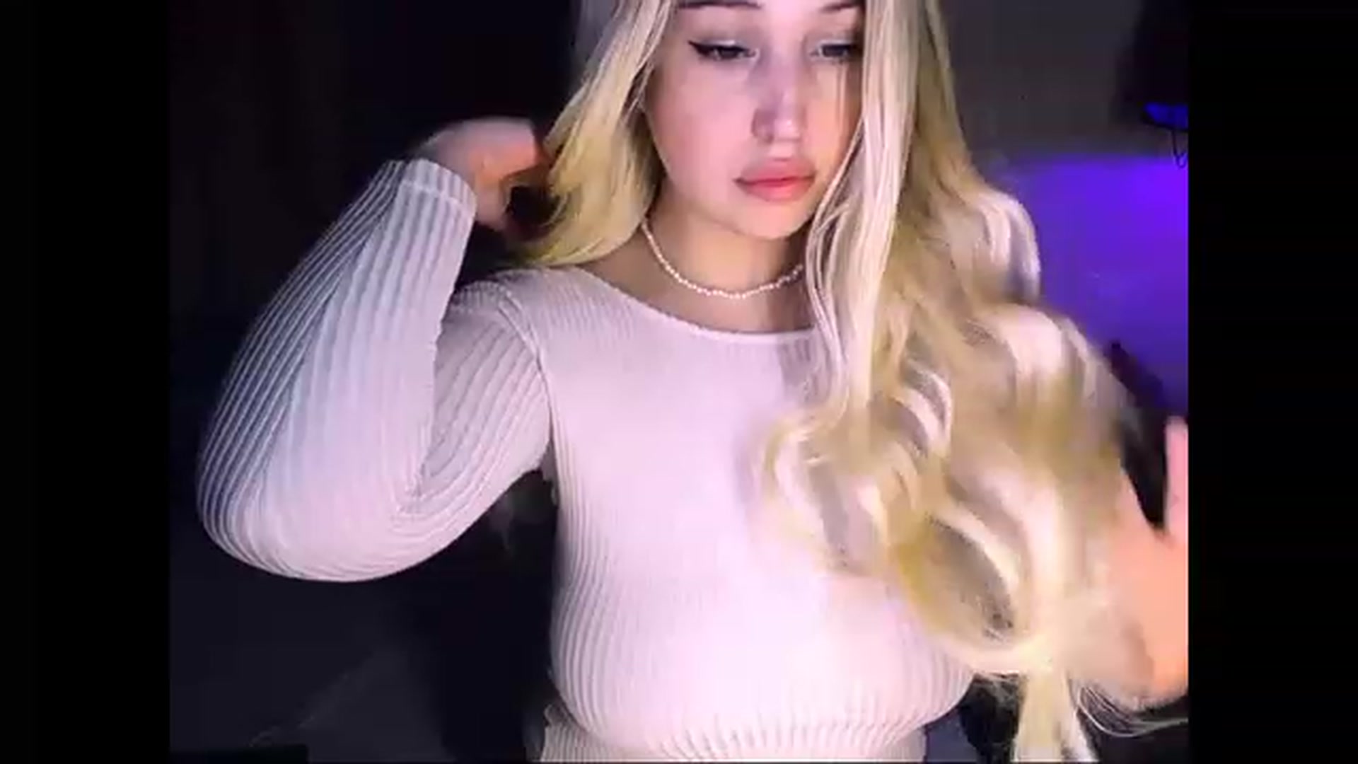 Gallery image thumbnail from Shy_Girll_'s myfreecams stream on, 11/22/2022, 12:20 image 12 of 20