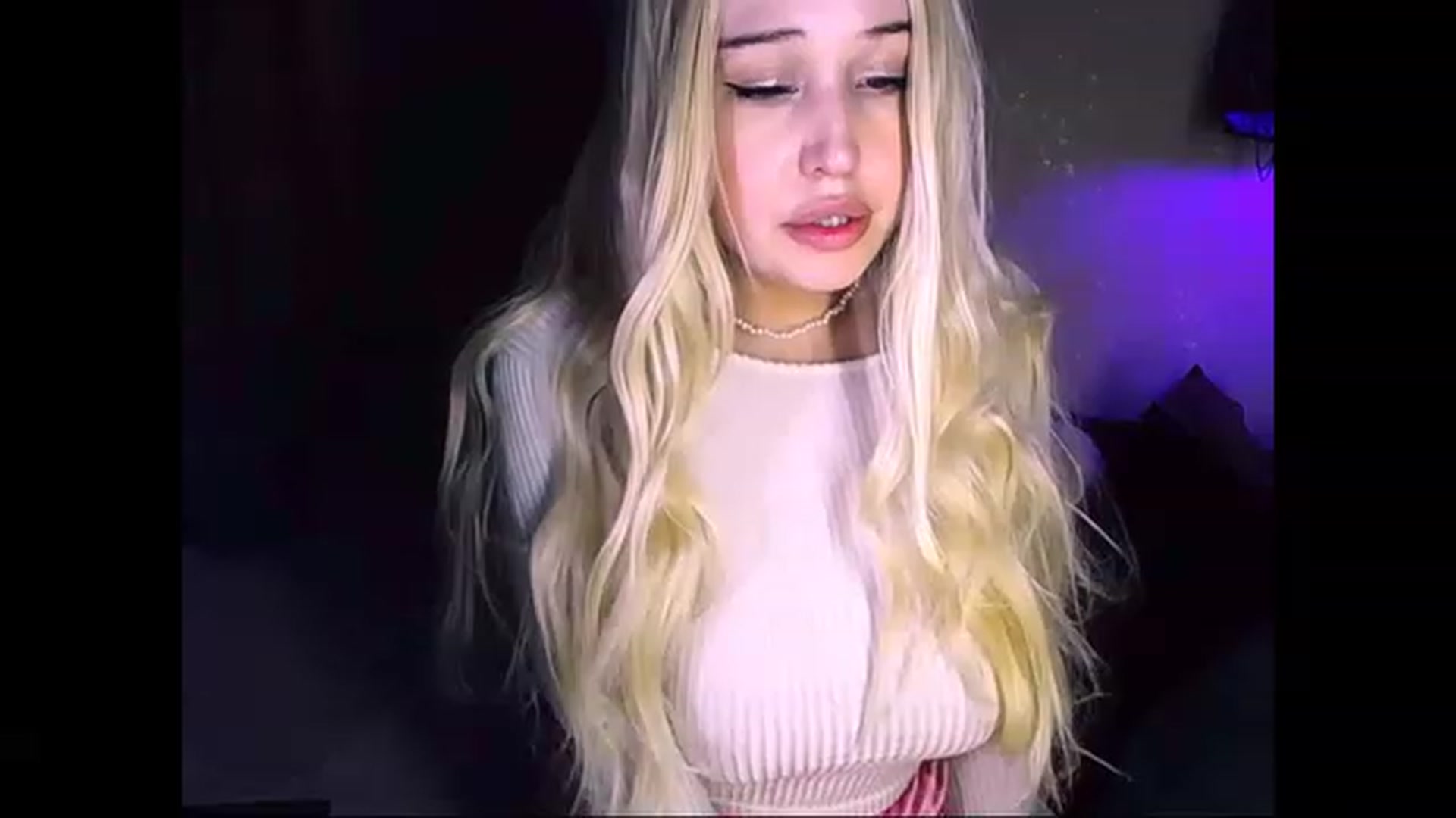 Gallery image thumbnail from Shy_Girll_'s myfreecams stream on, 11/22/2022, 12:20 image 17 of 20