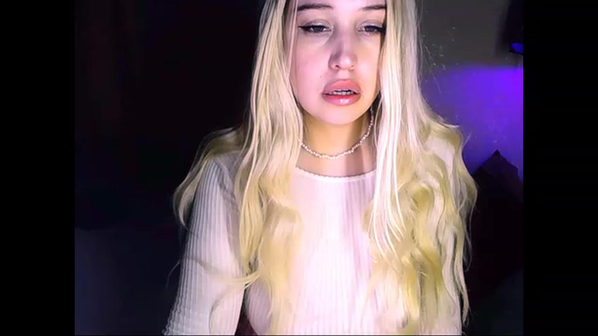 Gallery image thumbnail from Shy_Girll_'s myfreecams stream on, 11/22/2022, 12:38 image 16 of 20