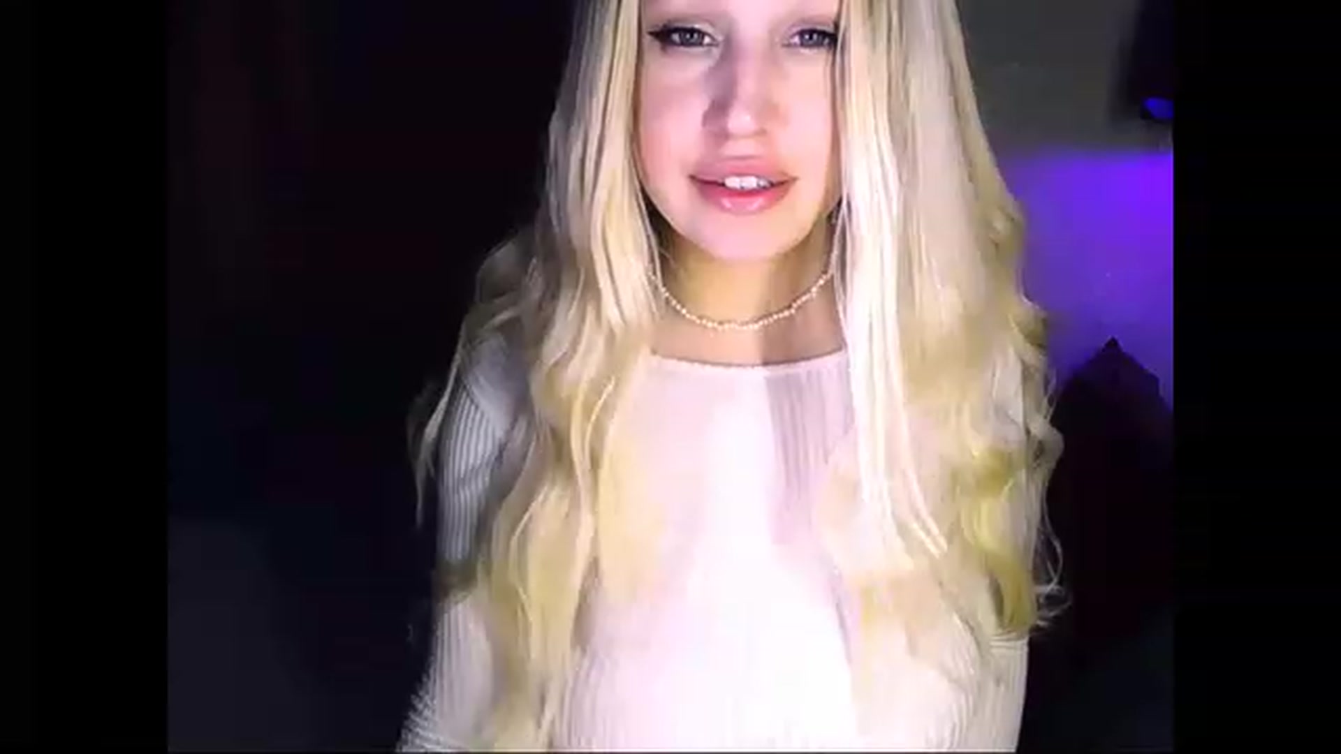 Gallery image thumbnail from Shy_Girll_'s myfreecams stream on, 11/22/2022, 12:38 image 11 of 20