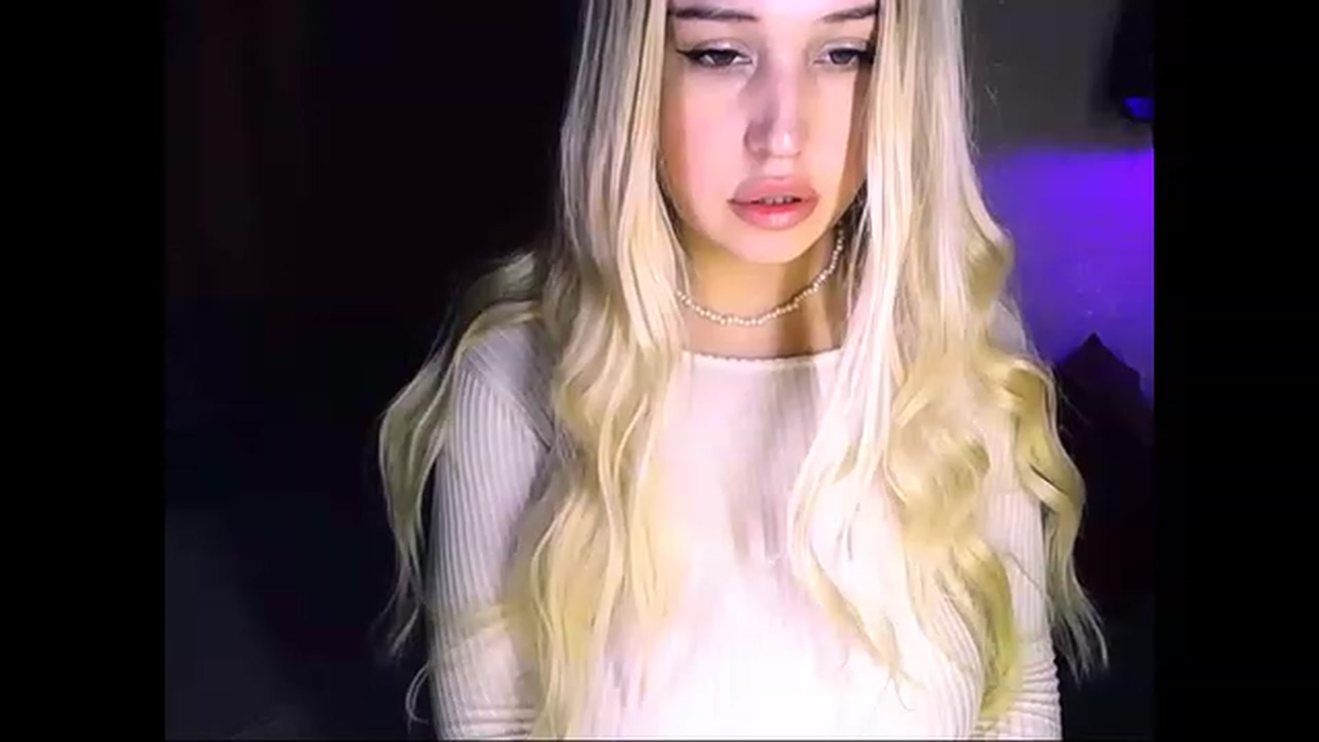 Gallery image thumbnail from Shy_Girll_'s myfreecams stream on, 11/22/2022, 12:38 image 13 of 20