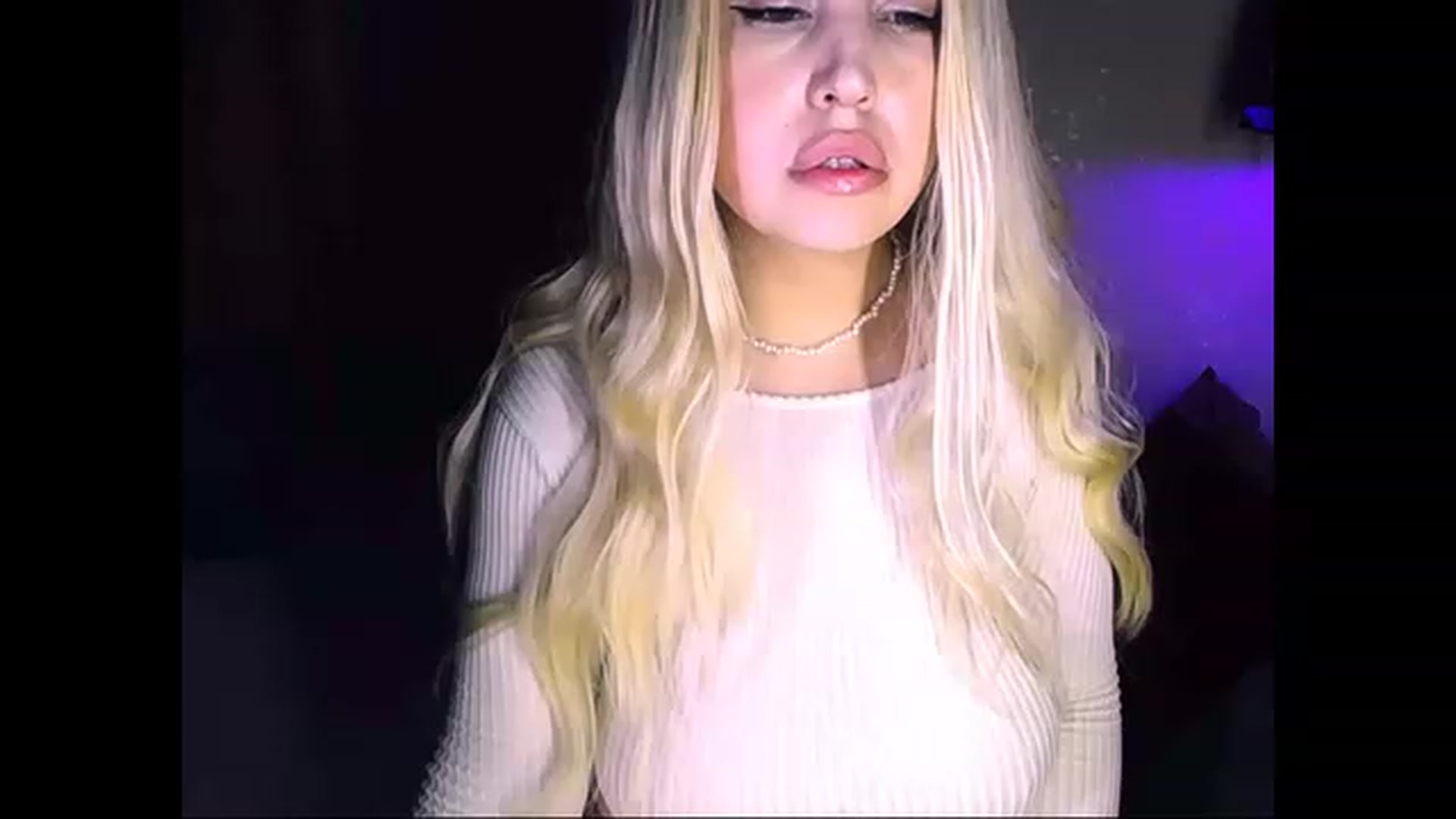 Gallery image thumbnail from Shy_Girll_'s myfreecams stream on, 11/22/2022, 12:38 image 10 of 20