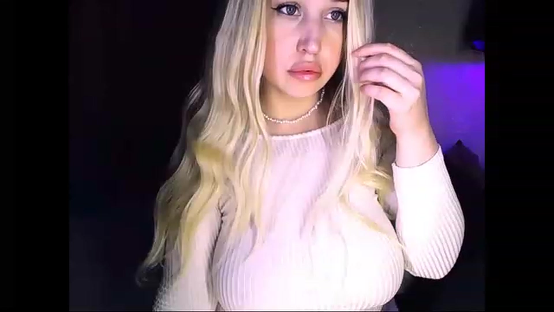 Gallery image thumbnail from Shy_Girll_'s myfreecams stream on, 11/22/2022, 12:38 image 8 of 20