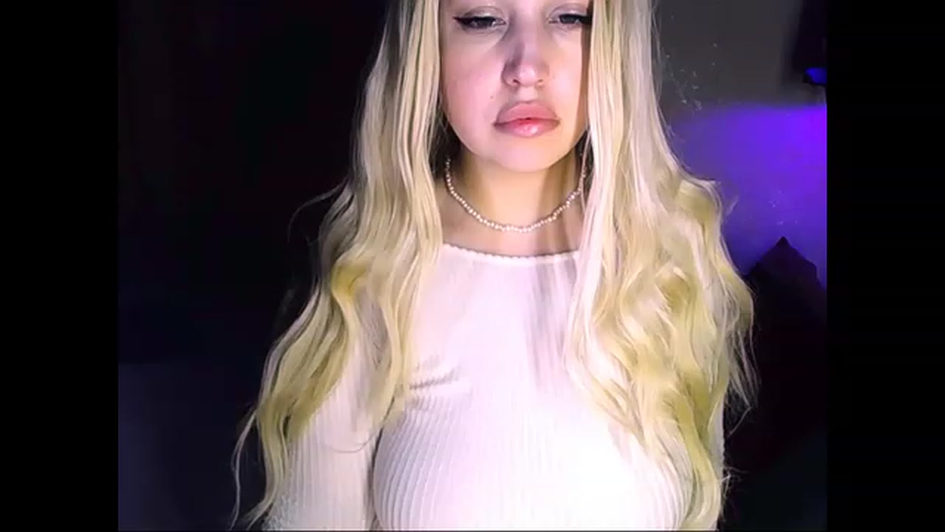 Gallery image thumbnail from Shy_Girll_'s myfreecams stream on, 11/22/2022, 12:38 image 19 of 20