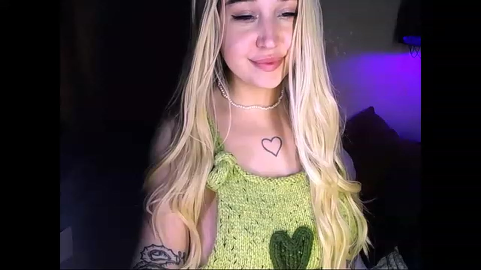 Gallery image thumbnail from Shy_Girll_'s myfreecams stream on, 11/28/2022, 12:07 image 17 of 20