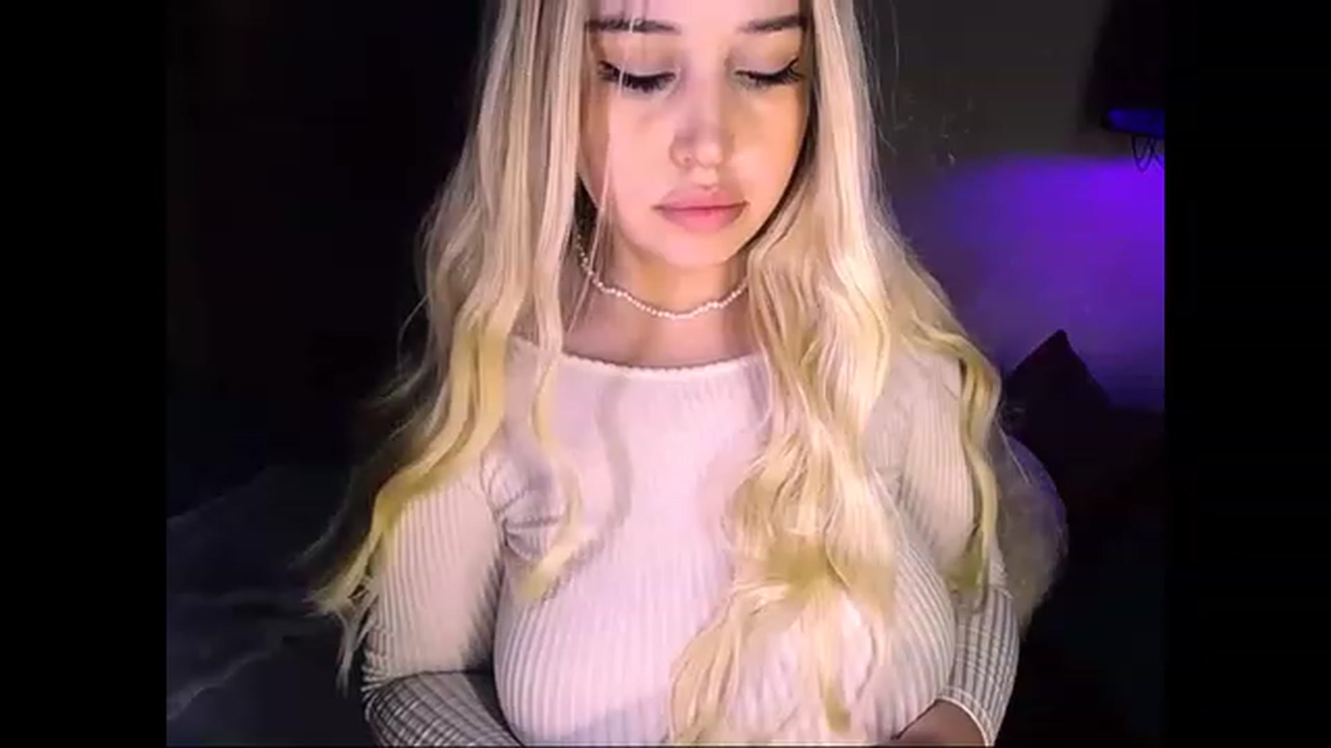 Gallery image thumbnail from Shy_Girll_'s myfreecams stream on, 12/03/2022, 11:23 image 9 of 20