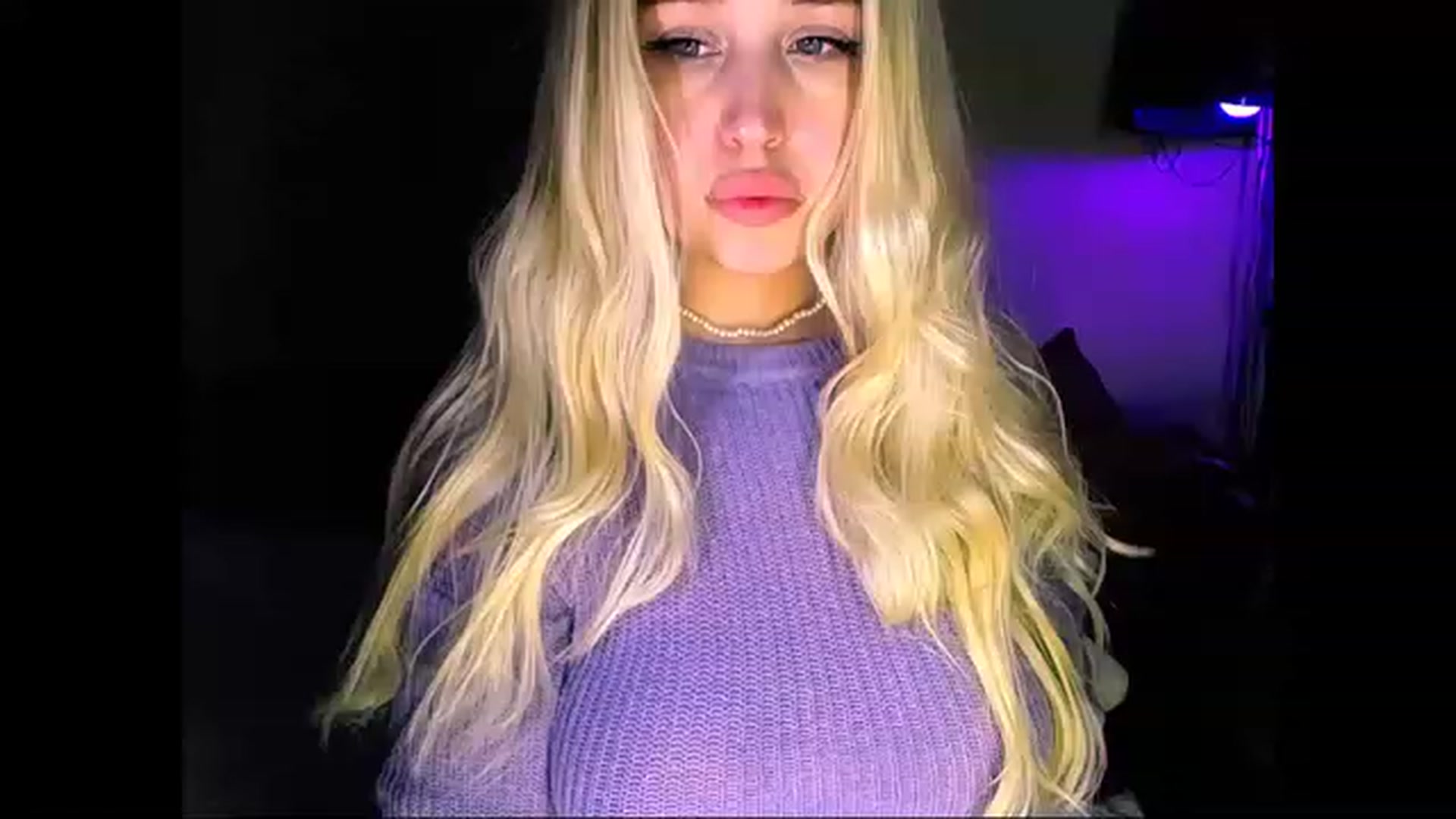 Gallery image thumbnail from Shy_Girll_'s myfreecams stream on, 12/05/2022, 11:34 image 10 of 20