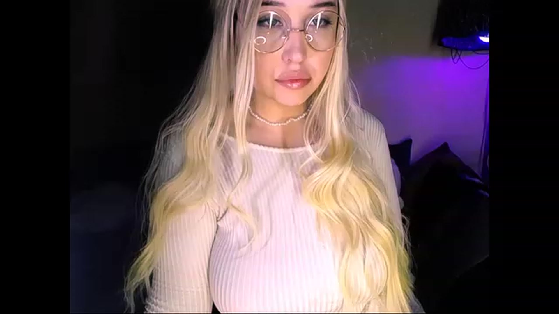 Gallery image thumbnail from Shy_Girll_'s myfreecams stream on, 12/12/2022, 11:32 image 3 of 20