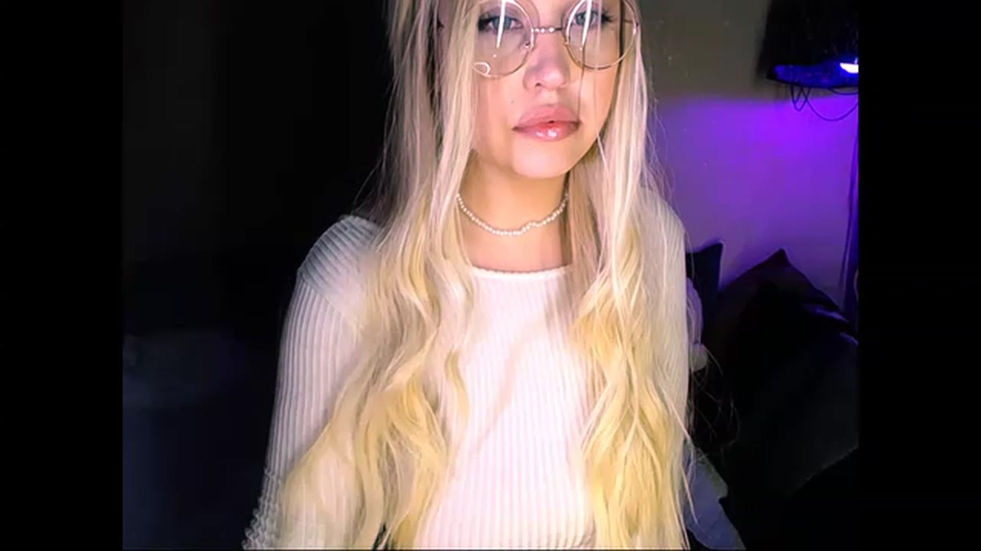 Gallery image thumbnail from Shy_Girll_'s myfreecams stream on, 12/12/2022, 11:32 image 15 of 20