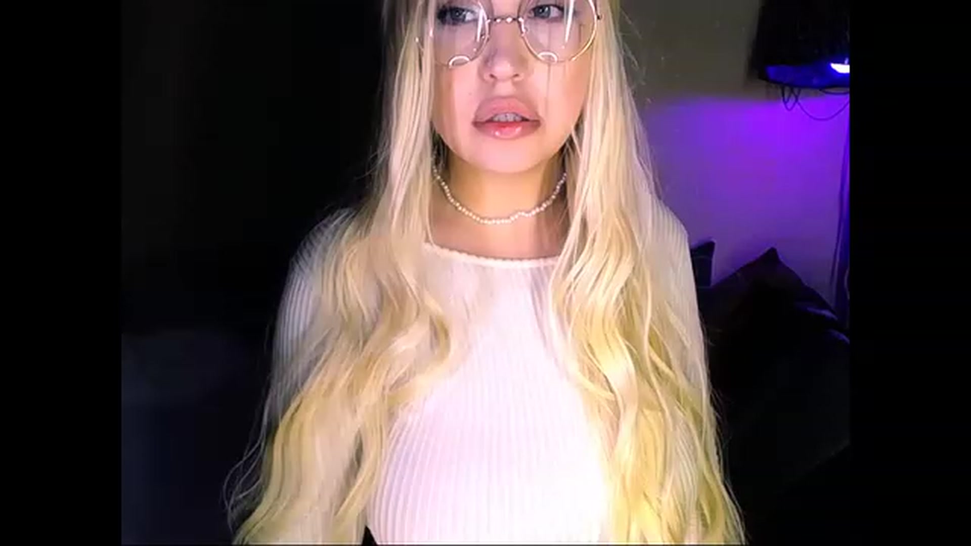 Gallery image thumbnail from Shy_Girll_'s myfreecams stream on, 12/12/2022, 11:32 image 9 of 20
