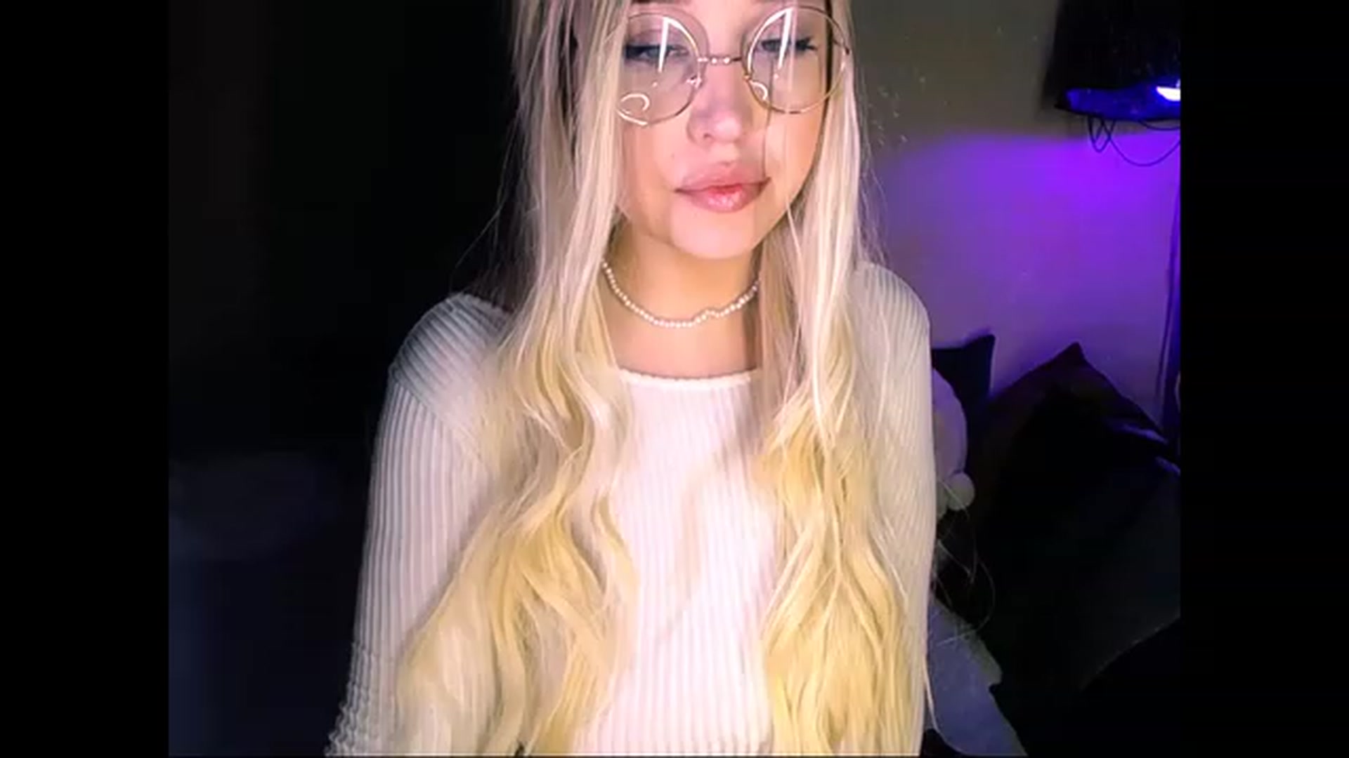 Gallery image thumbnail from Shy_Girll_'s myfreecams stream on, 12/12/2022, 11:32 image 18 of 20