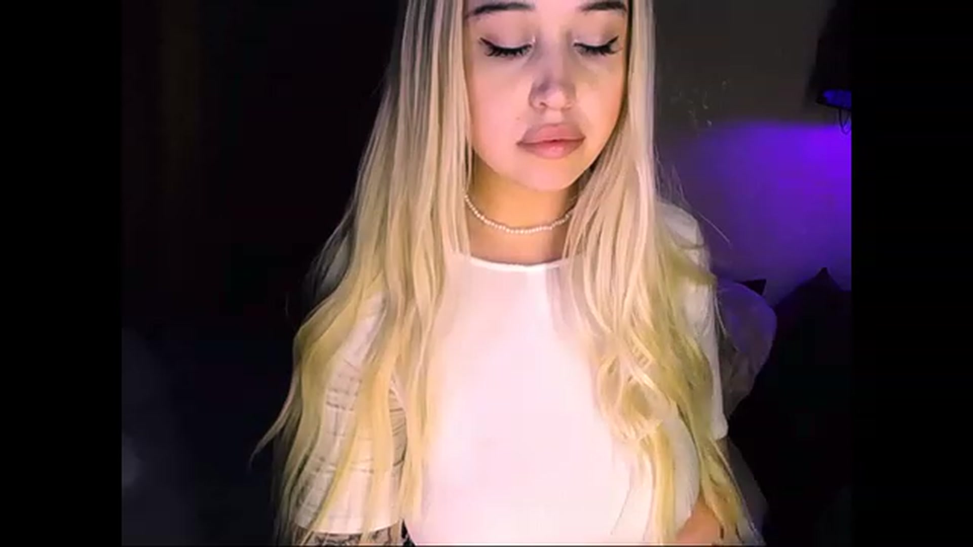 Gallery image thumbnail from Shy_Girll_'s myfreecams stream on, 12/17/2022, 10:53 image 6 of 20