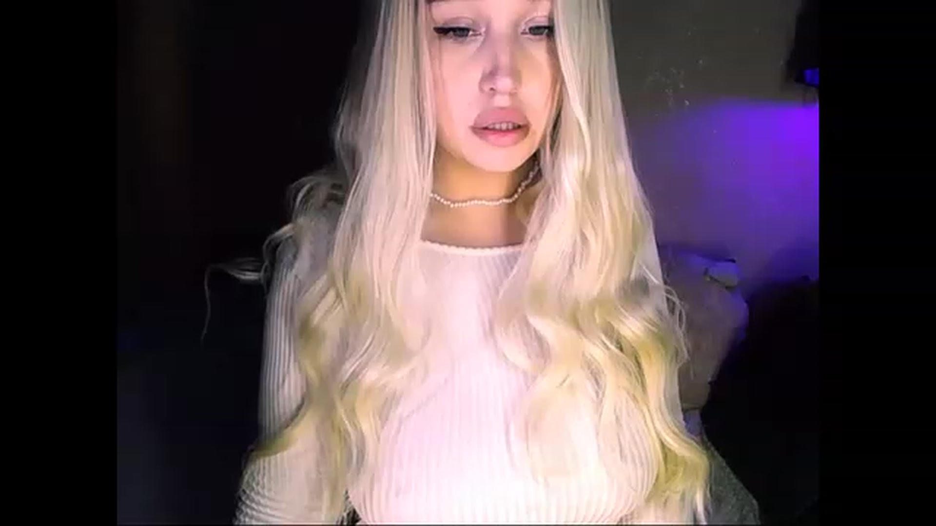 Gallery image thumbnail from Shy_Girll_'s myfreecams stream on, 12/22/2022, 11:21 image 12 of 20