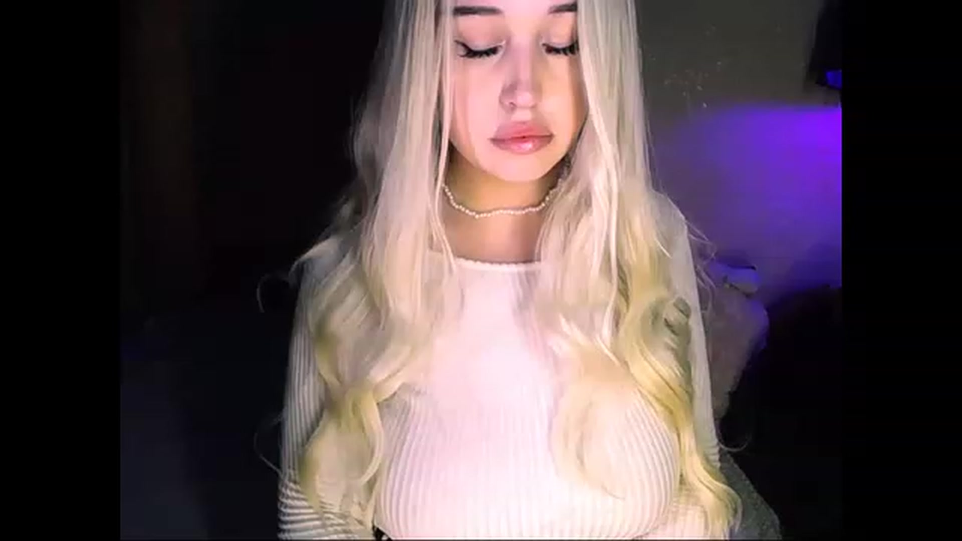 Gallery image thumbnail from Shy_Girll_'s myfreecams stream on, 12/22/2022, 11:21 image 16 of 20
