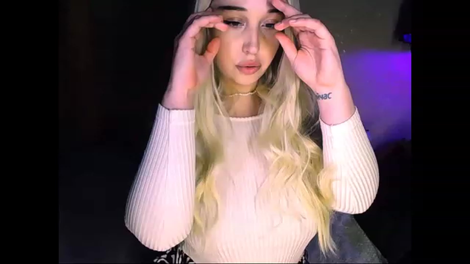 Gallery image thumbnail from Shy_Girll_'s myfreecams stream on, 12/22/2022, 11:21 image 18 of 20