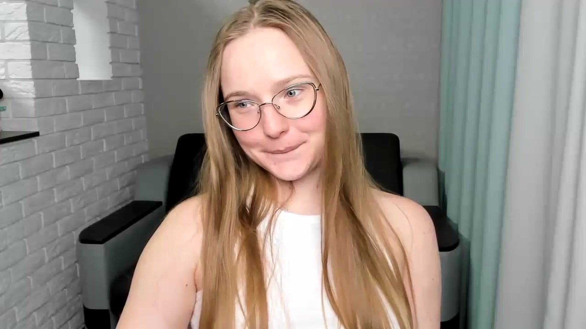 Gallery image thumbnail from Shy_Melany's myfreecams stream on, 09/09/2024, 18:22 image 15 of 20
