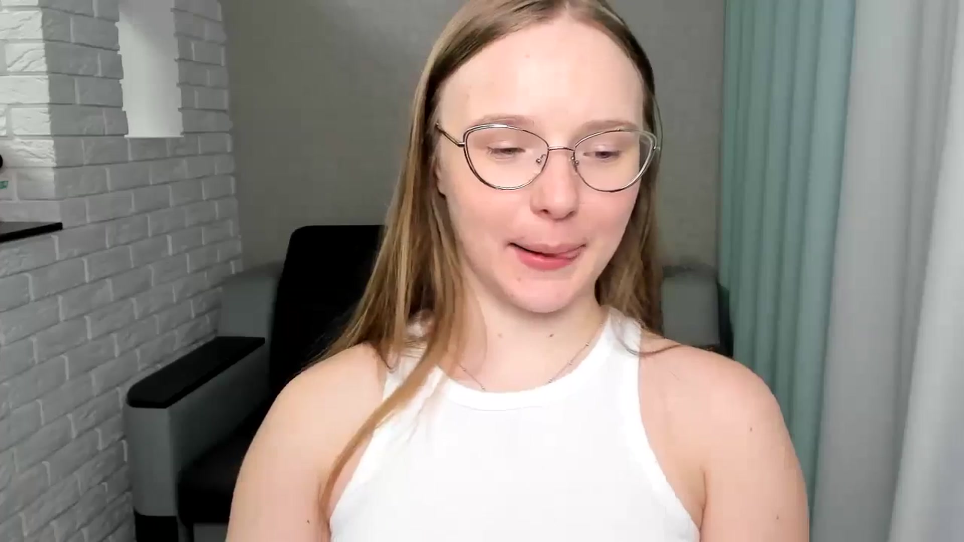 Gallery image thumbnail from Shy_Melany's myfreecams stream on, 09/09/2024, 22:03 image 15 of 20