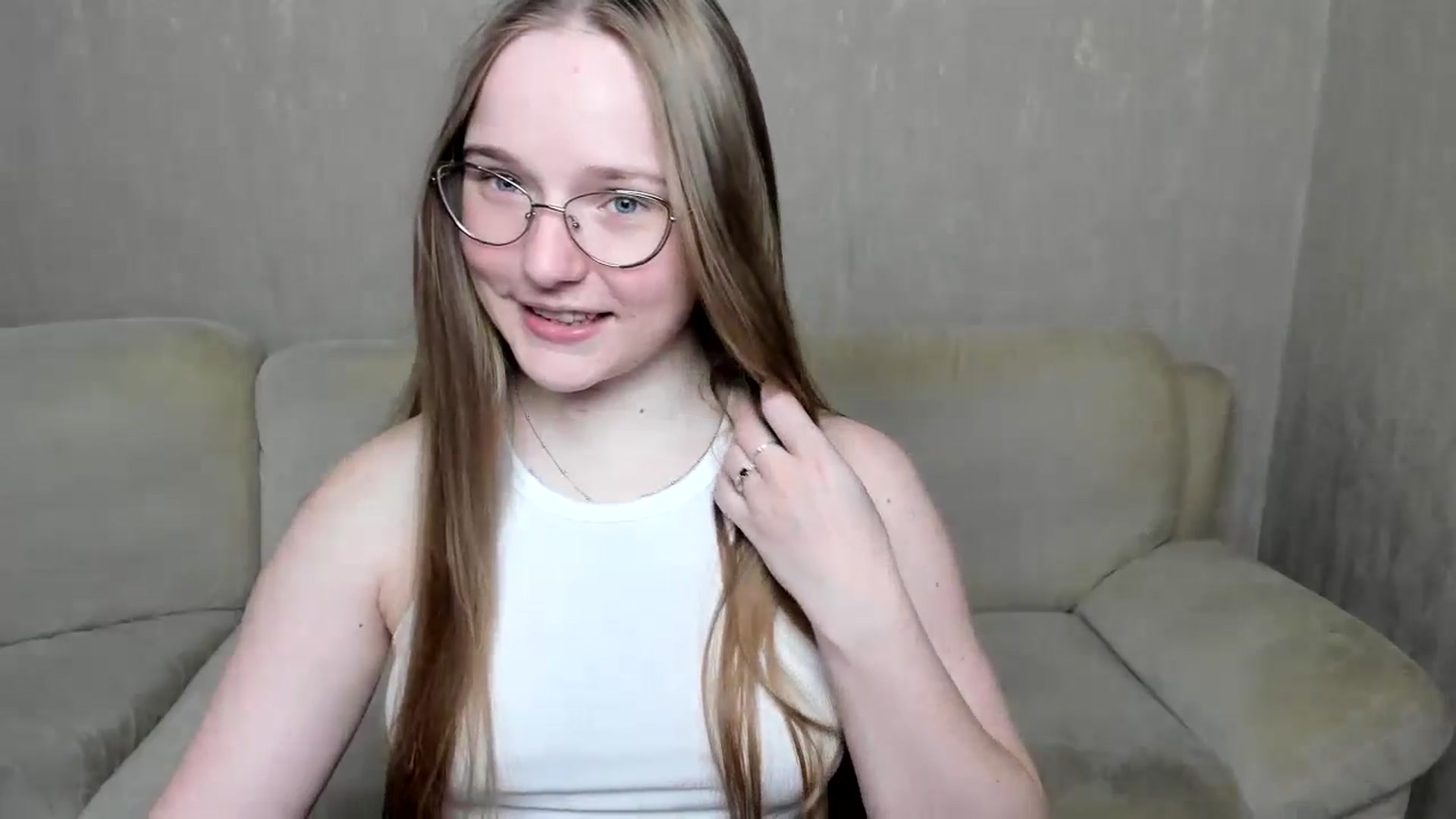 Gallery image thumbnail from Shy_Melany's myfreecams stream on, 10/05/2024, 13:10 image 16 of 20