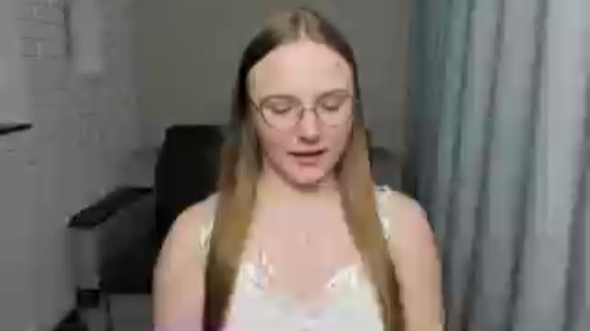 Gallery image thumbnail from Shy_Melany's myfreecams stream on, 01/12/2025, 24:10 image 5 of 20