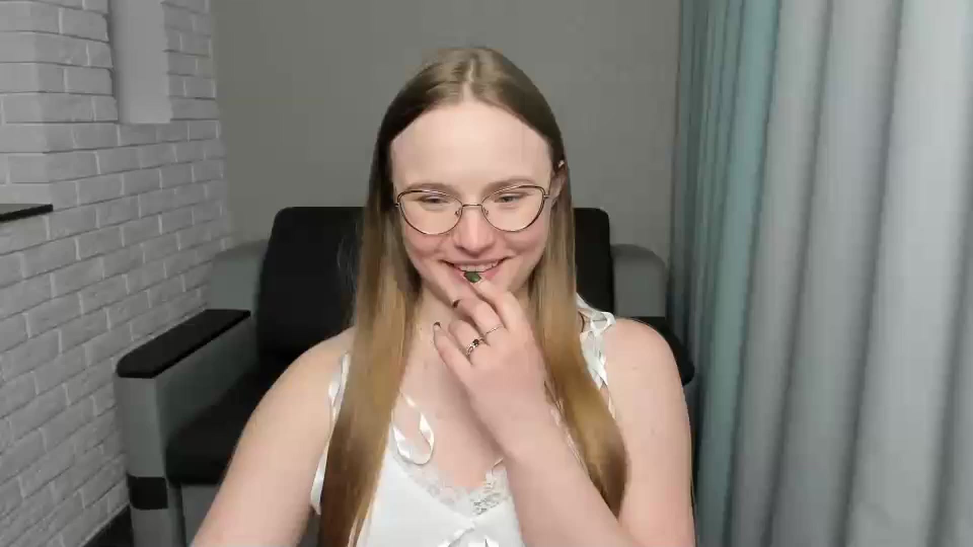 Gallery image thumbnail from Shy_Melany's myfreecams stream on, 01/12/2025, 24:10 image 10 of 20
