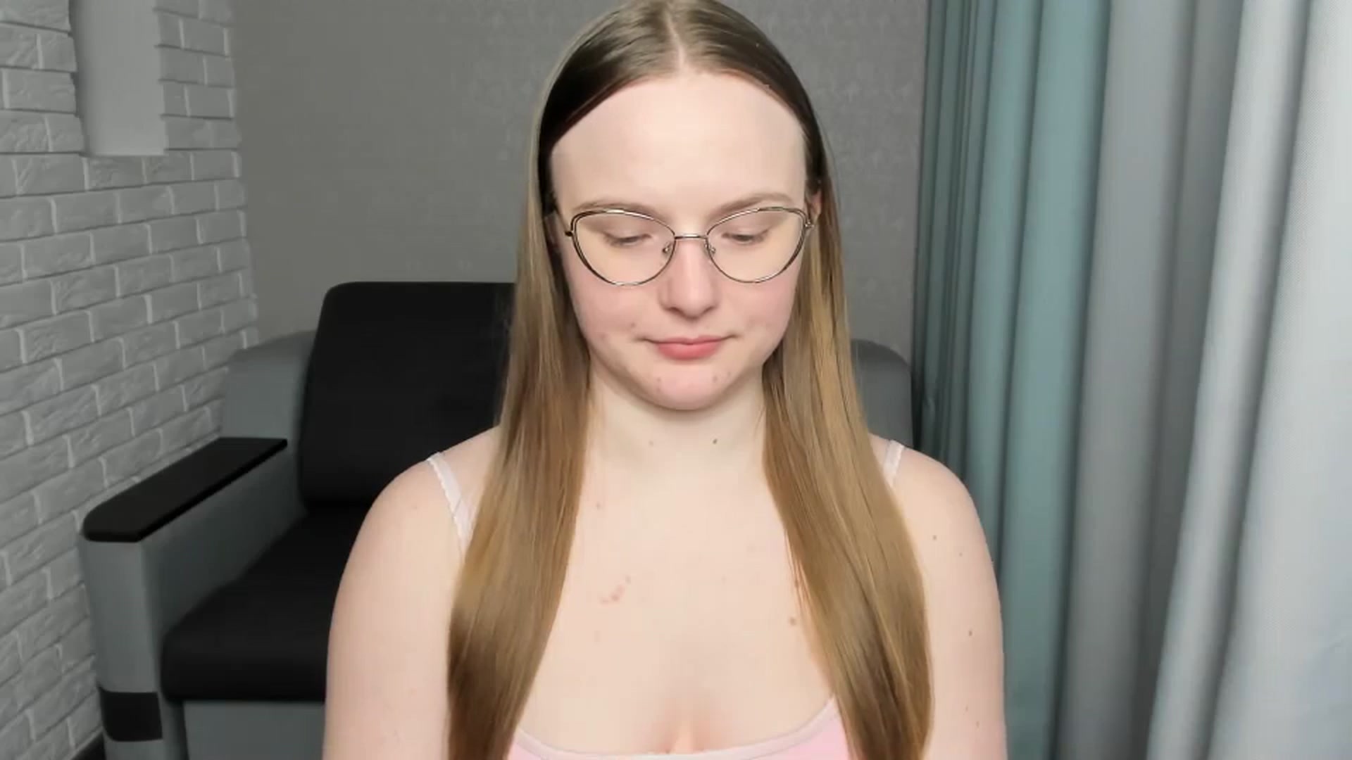 Gallery image thumbnail from Shy_Melany's myfreecams stream on, 02/14/2025, 24:14 image 16 of 20